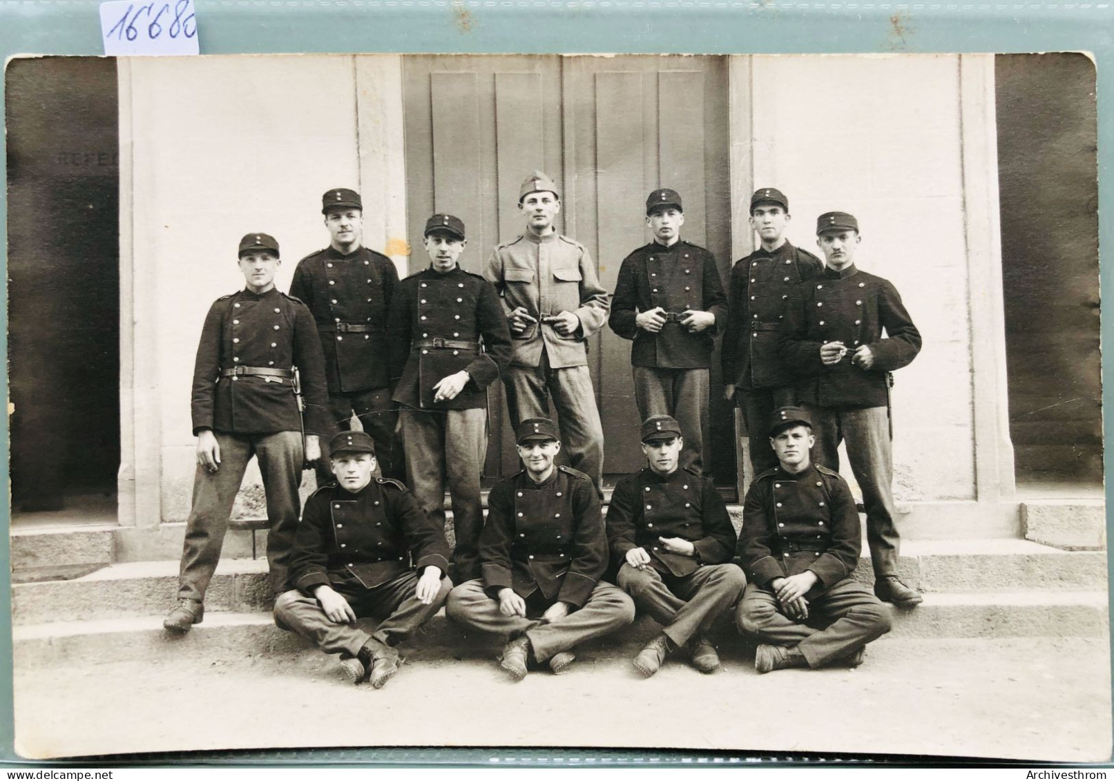 Yverdon-les-Bains : Militaires Devant La Caserne En 1925 (16'680) - Yverdon-les-Bains 