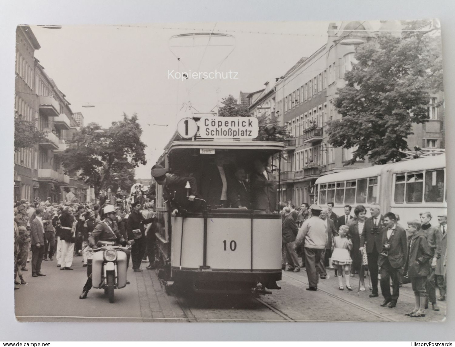 Berlin-Köpenick, Bahnhofstraße, Festumzug Köpenicker Sommer, Alte Strassenbahn, Polizist Auf Motorrad, Selten, 1969 - Koepenick