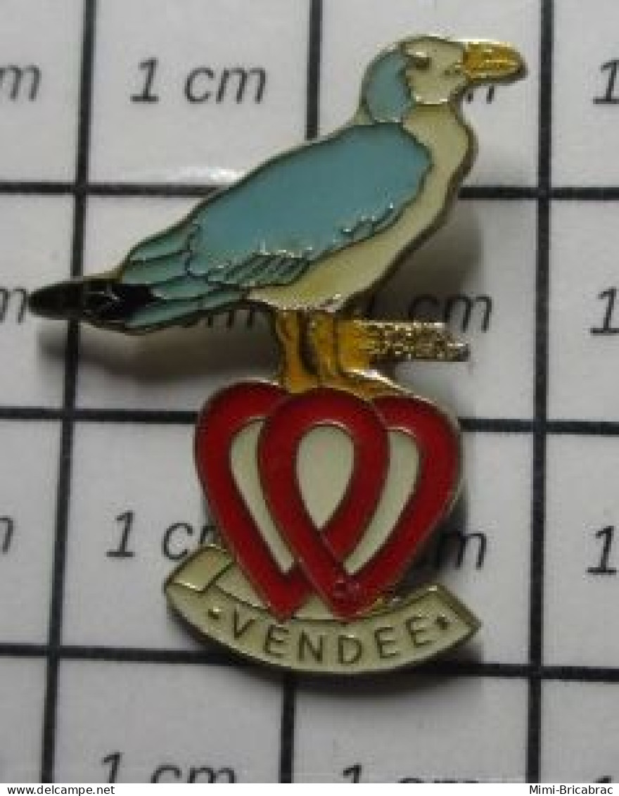 916A Pin's Pins / Beau Et Rare : ANIMAUX / OISEAU  MOUETTE GOELAND VENDEE - Animals