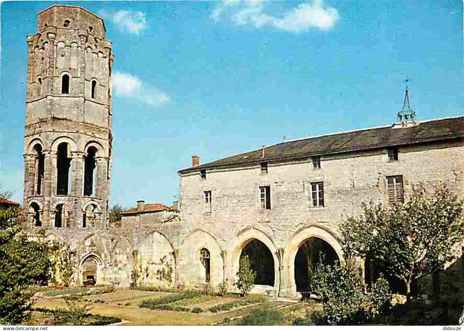 86 - Charroux - L'ancienne Abbaye - Flamme Postale De Sorges - CPM - Voir Scans Recto-Verso - Charroux