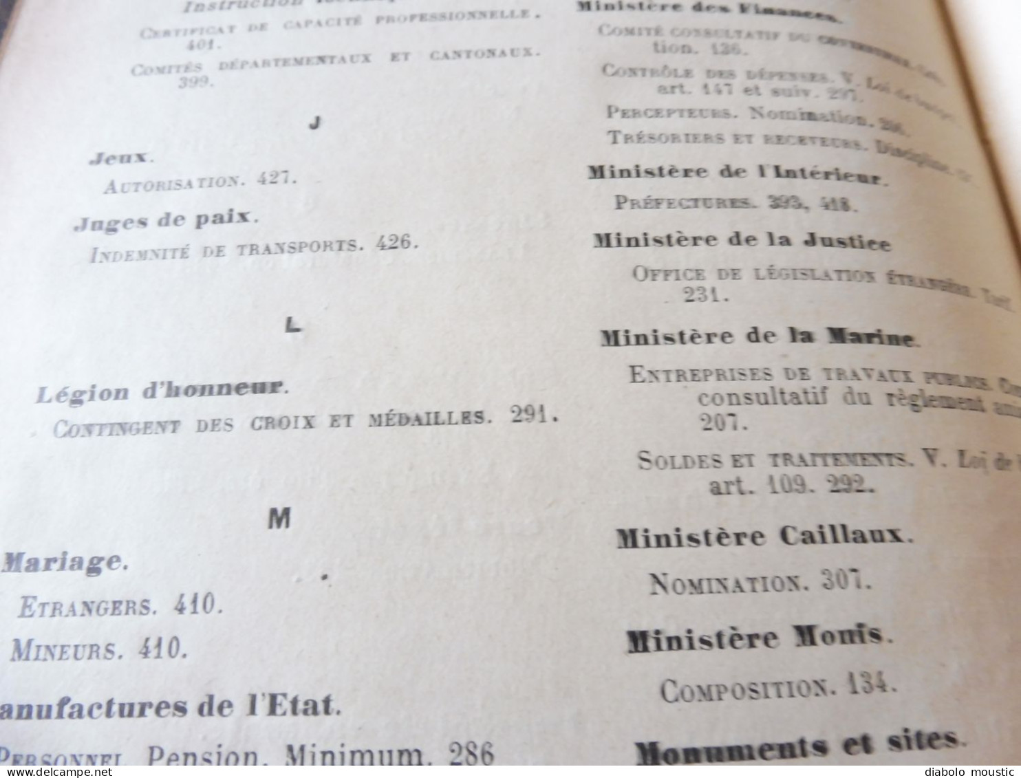 1911  RECUEIL des LOIS ,dont aussi sur les conventions d'extraditions des malfaiteurs fugitifs, Etc ; Etc