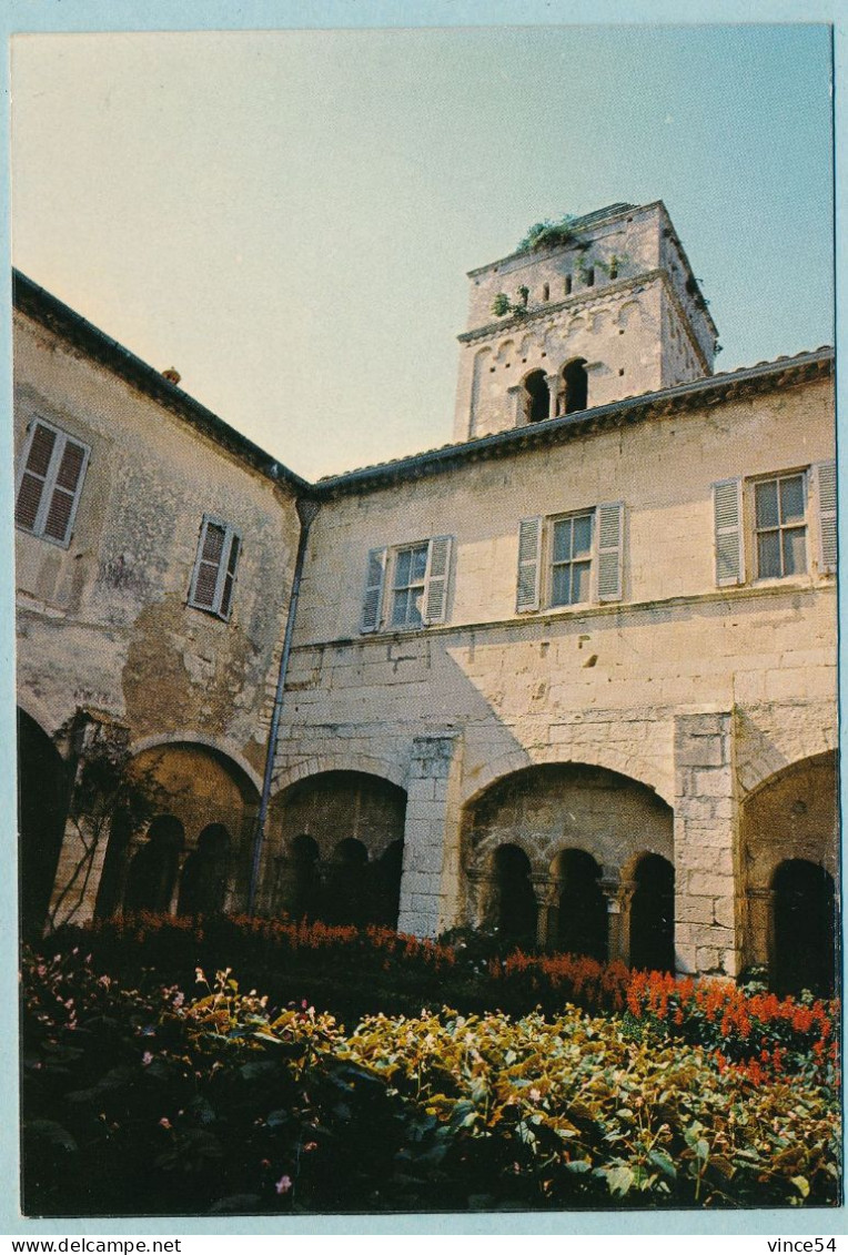 St. REMY DE PROVENCE - Intérieur Du Cloître De St Paul De Mausole - Saint-Remy-de-Provence