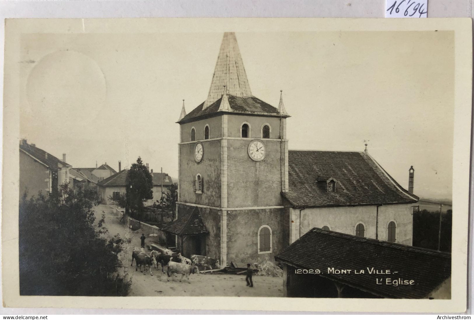 Mont-la-Ville - L'église Avec Troupeau De Vache Passant Au-devant (16'694) - Mont-la-Ville