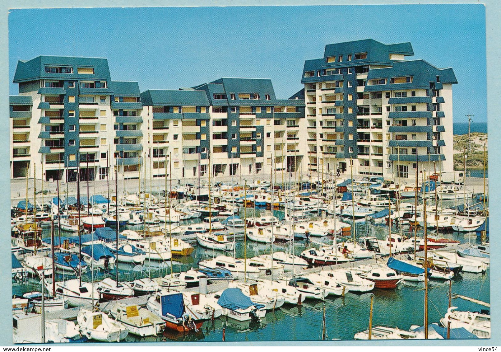 COURSEULLES-SUR-MER - Port Plaisance - Peugeot J7 - Courseulles-sur-Mer