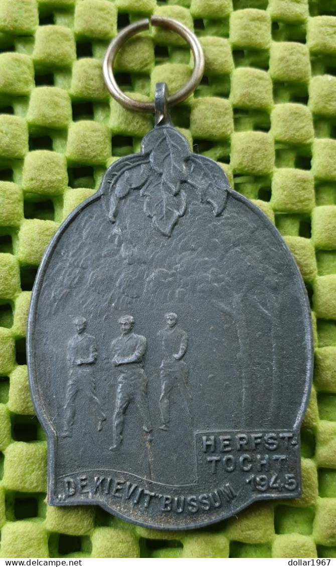 Medaille   : De Kievit Bussum , Herfst-tocht 1945  (lood - Lead - Plomb - Führen ) - Original Foto  !!  Medallion  Dutch - Otros & Sin Clasificación