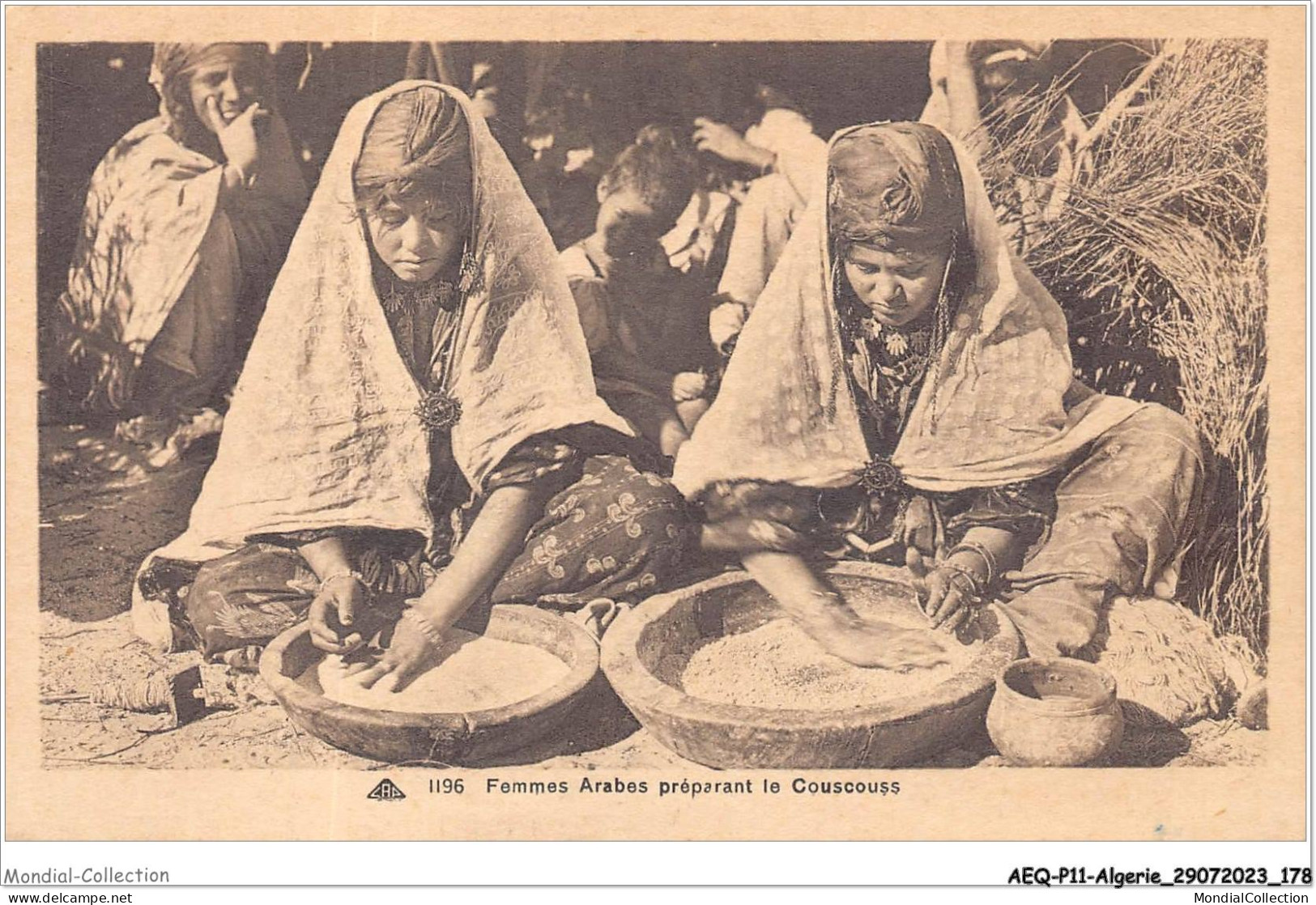 AEQP11-ALGERIE-1018 - Ghardaia - Femmes Arabes Préparant Le Couscouss - Vrouwen
