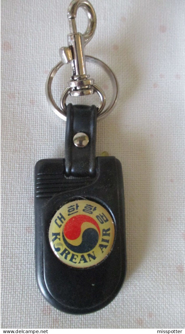 Porte Clé Vintage Aviation Korean ( La Mini Lampe Ne Fonctionne Plus ) - Portachiavi