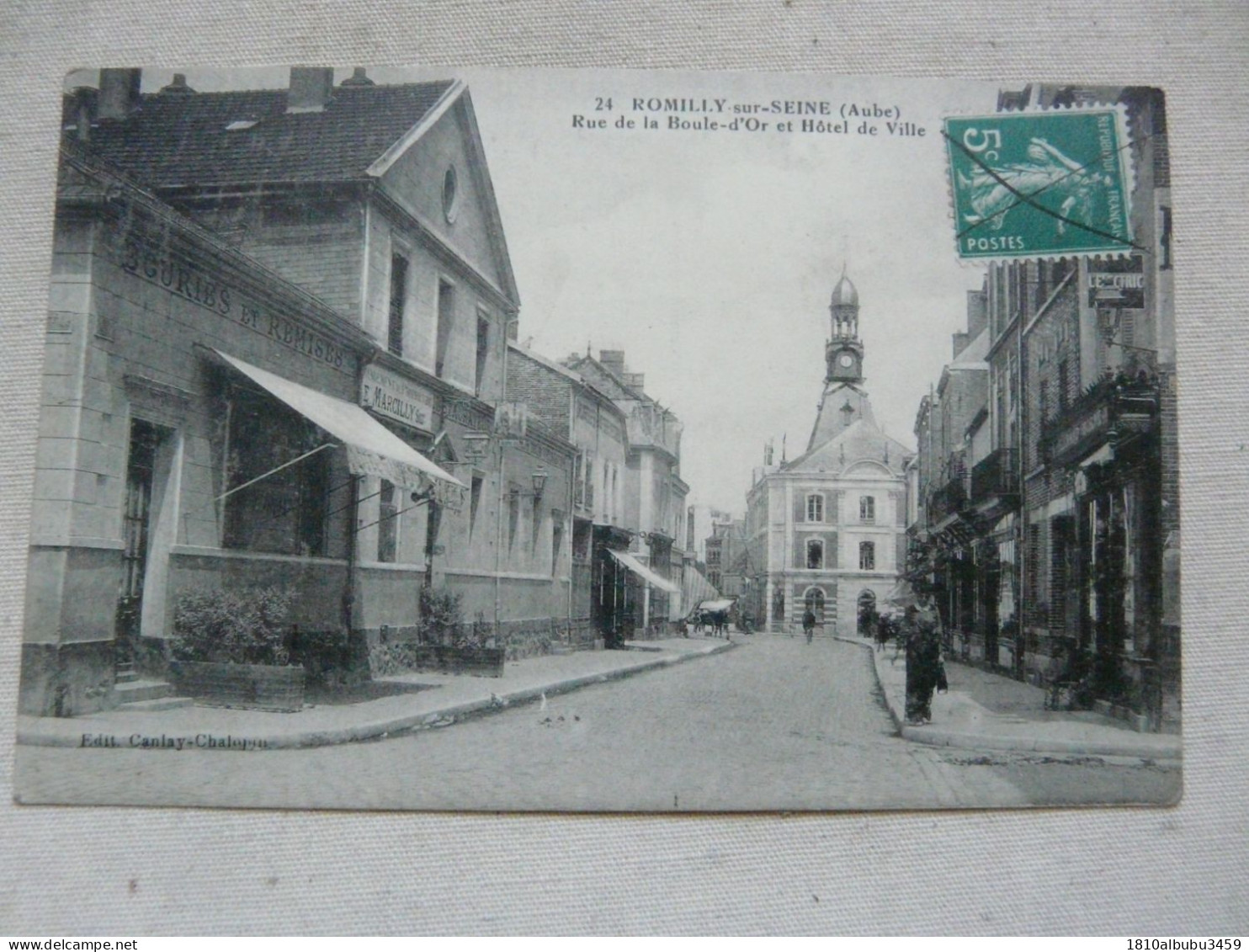 CPA 10 AUBE - ROMILLY : Rue De La Boule-d'Or Et Hôtel De Ville - Romilly-sur-Seine