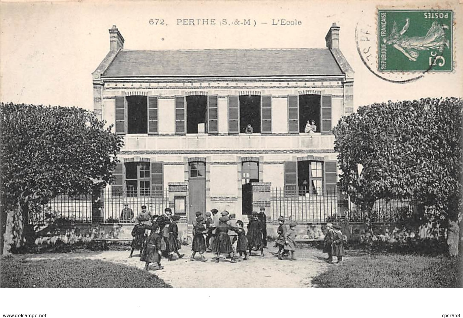 77. N°206030. Perthes. L'école - Perthes