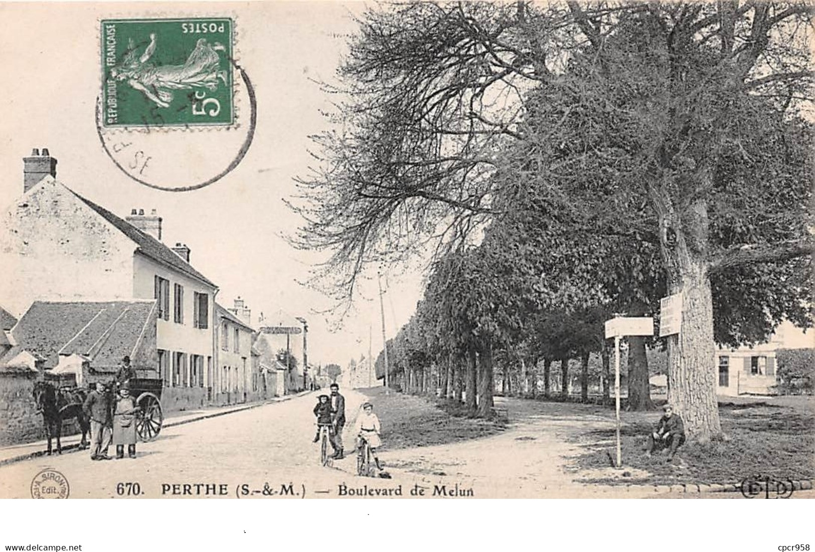 77. N°206028. Perthes. Boulevard De Melun - Perthes
