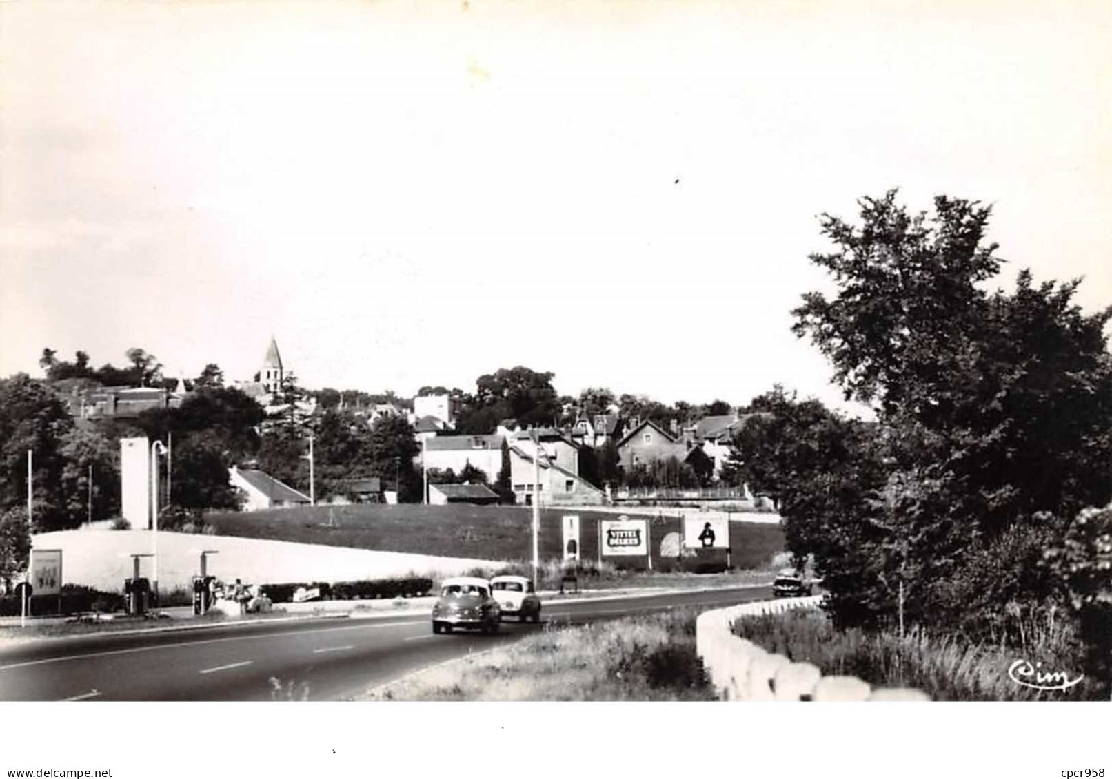 77 . N° 101672  . Cpsm .9x14 Cm  .epone .vue De L Autoroute . - Epone