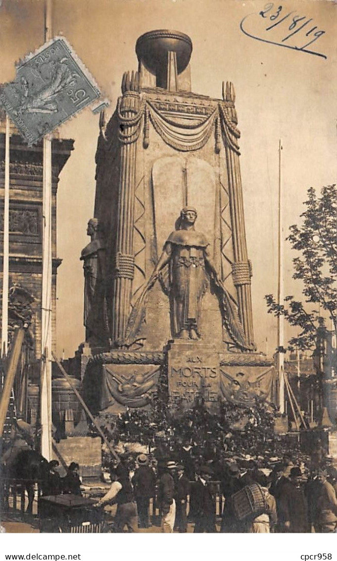 75. PARIS VIII - N°68698 - Monument Aux Morts - Carte Photo - Arrondissement: 08