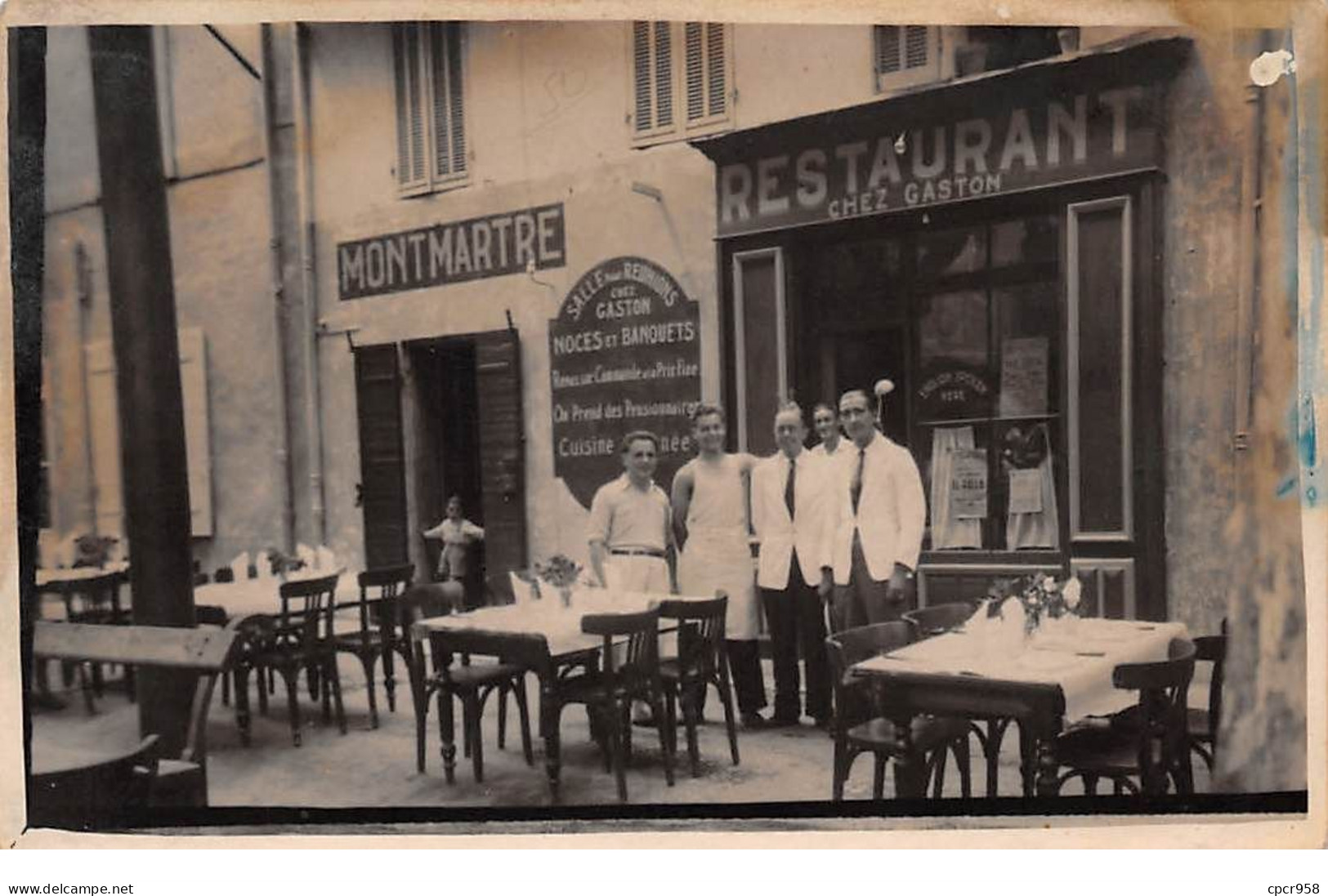 13. ISTRES - N°68628 - Personnel Devant Le Restaurant Chez Gaston - Carte Photo - Istres
