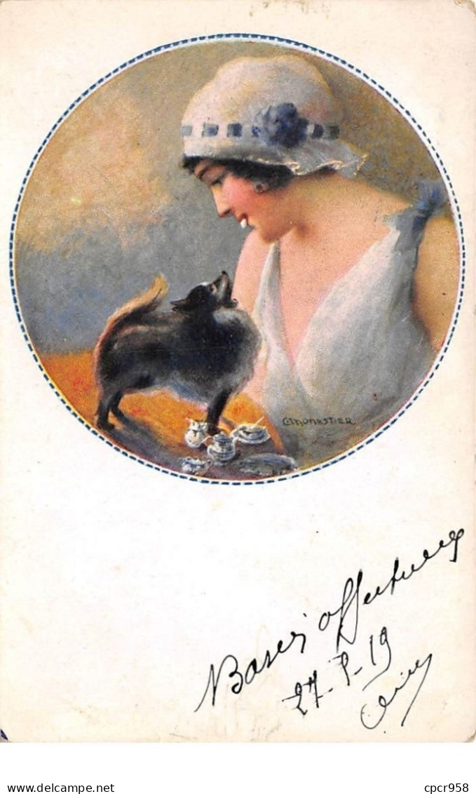 Illustrateur - N°68321 - C. Monestier N°2067 - Jeune Femme Regardant Un Petit Chien - Monestier, C.