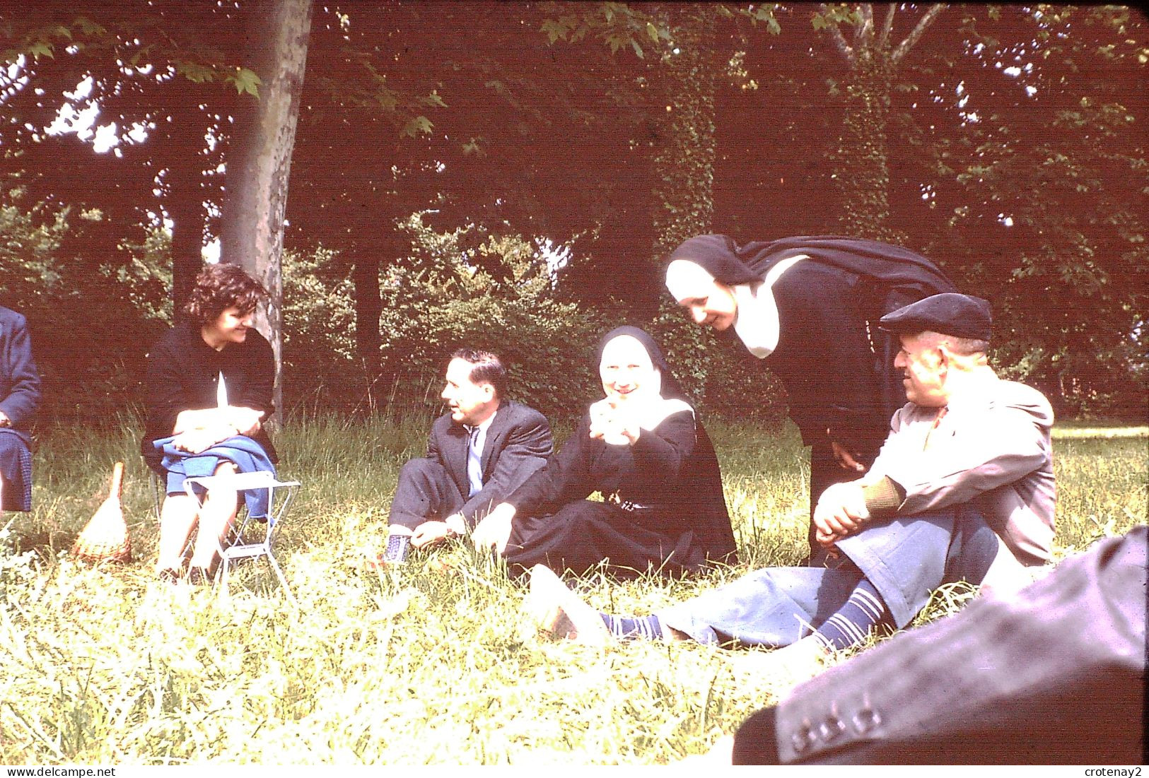 Photo Diapo Diapositive Slide à Situer Famille Avec Soeurs En 1963 VOIR ZOOM - Diapositives