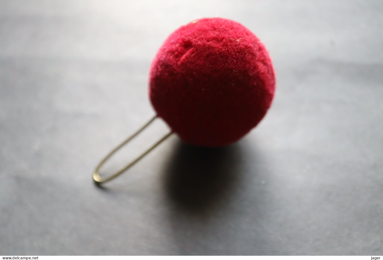 Pompon Ancien Dit Boule  Rouge   époque XIX° Second Empire - Equipaggiamento