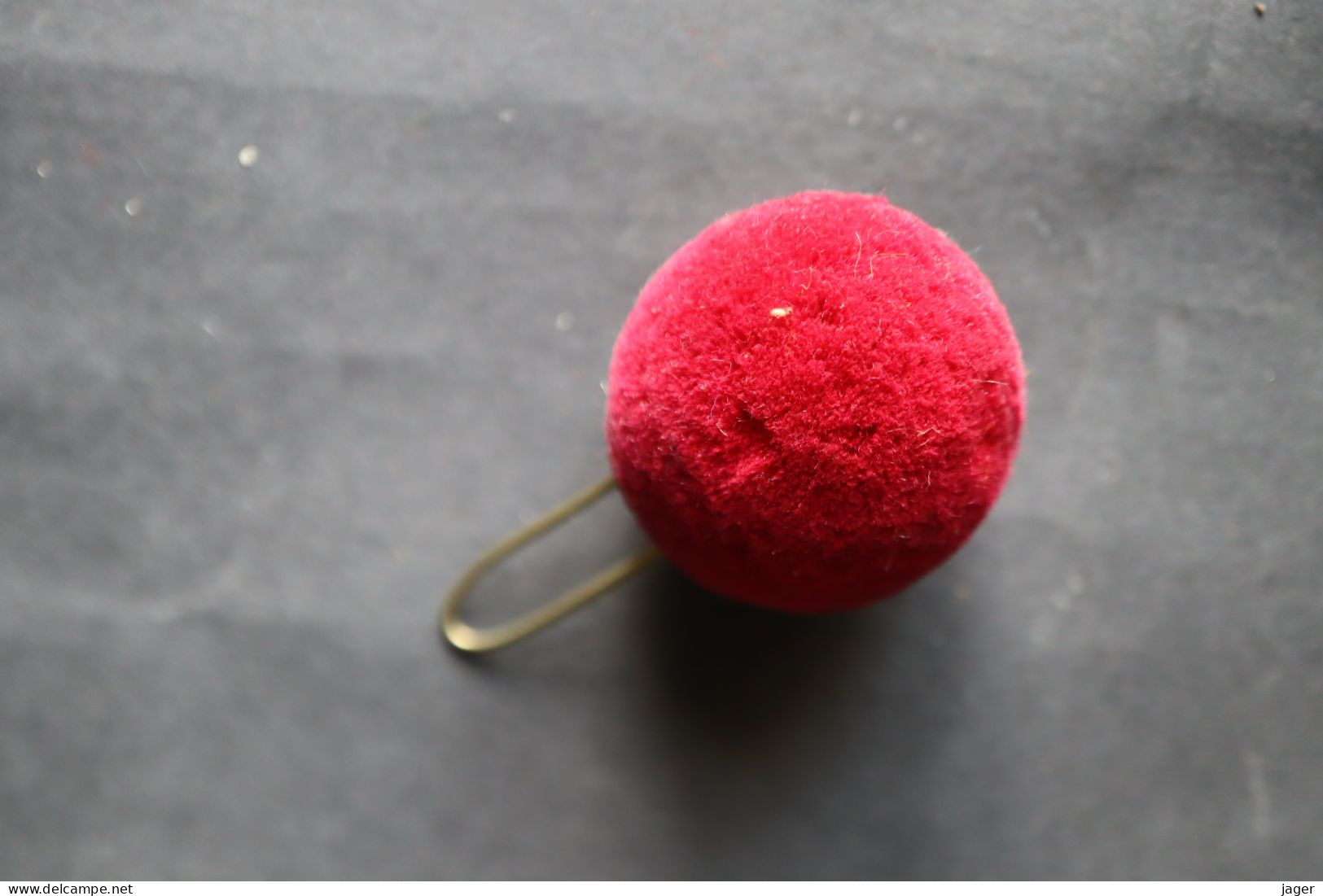 Pompon Ancien Dit Boule  Rouge   époque XIX° Second Empire - Equipo