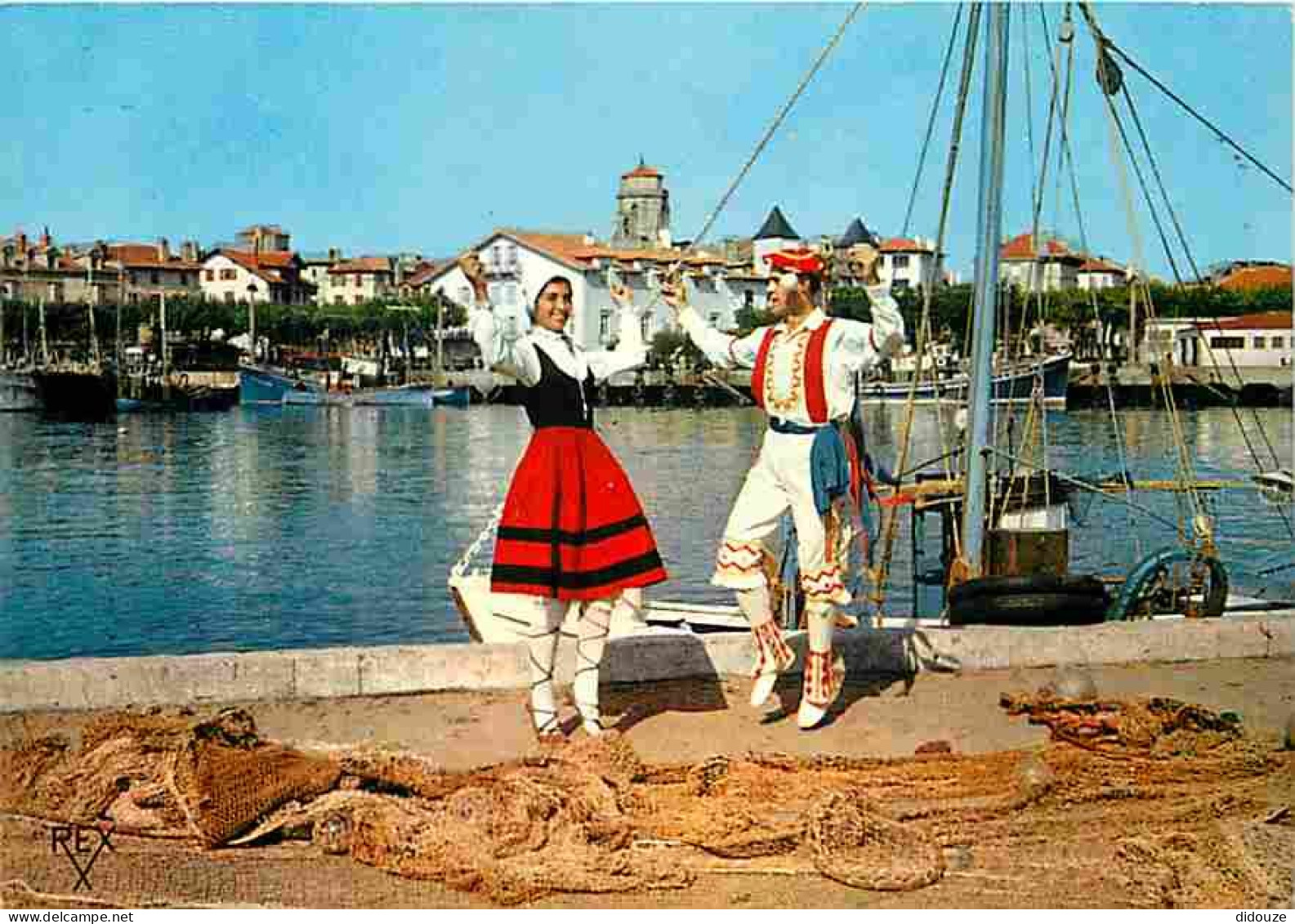 Folklore - Danses - Pays Basques - St Jean De Luz - Danseurs Basques - Le Frandango - CPM - Voir Scans Recto-Verso - Dances