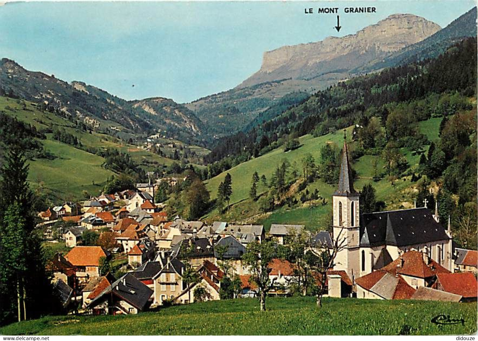 38 - Saint Pierre D'Entremont - Vue Générale - Au Fond Le Col Et Le Mont-Granier - CPM - Voir Scans Recto-Verso - Saint-Pierre-d'Entremont