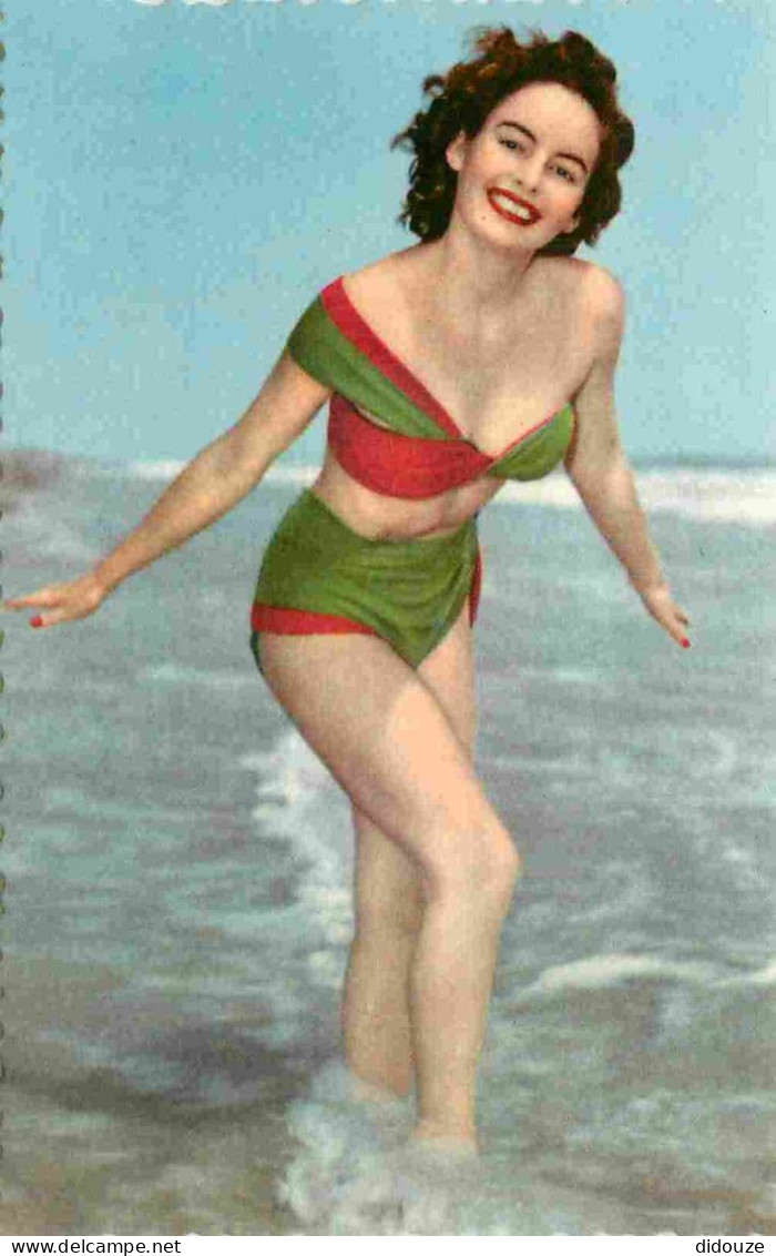 Thèmes - Pin-ups - Femme En Maillot De Bain - Baigneuse - Carte Dentelée - CPSM Format CPA - Voir Scans Recto-Verso - Pin-Ups