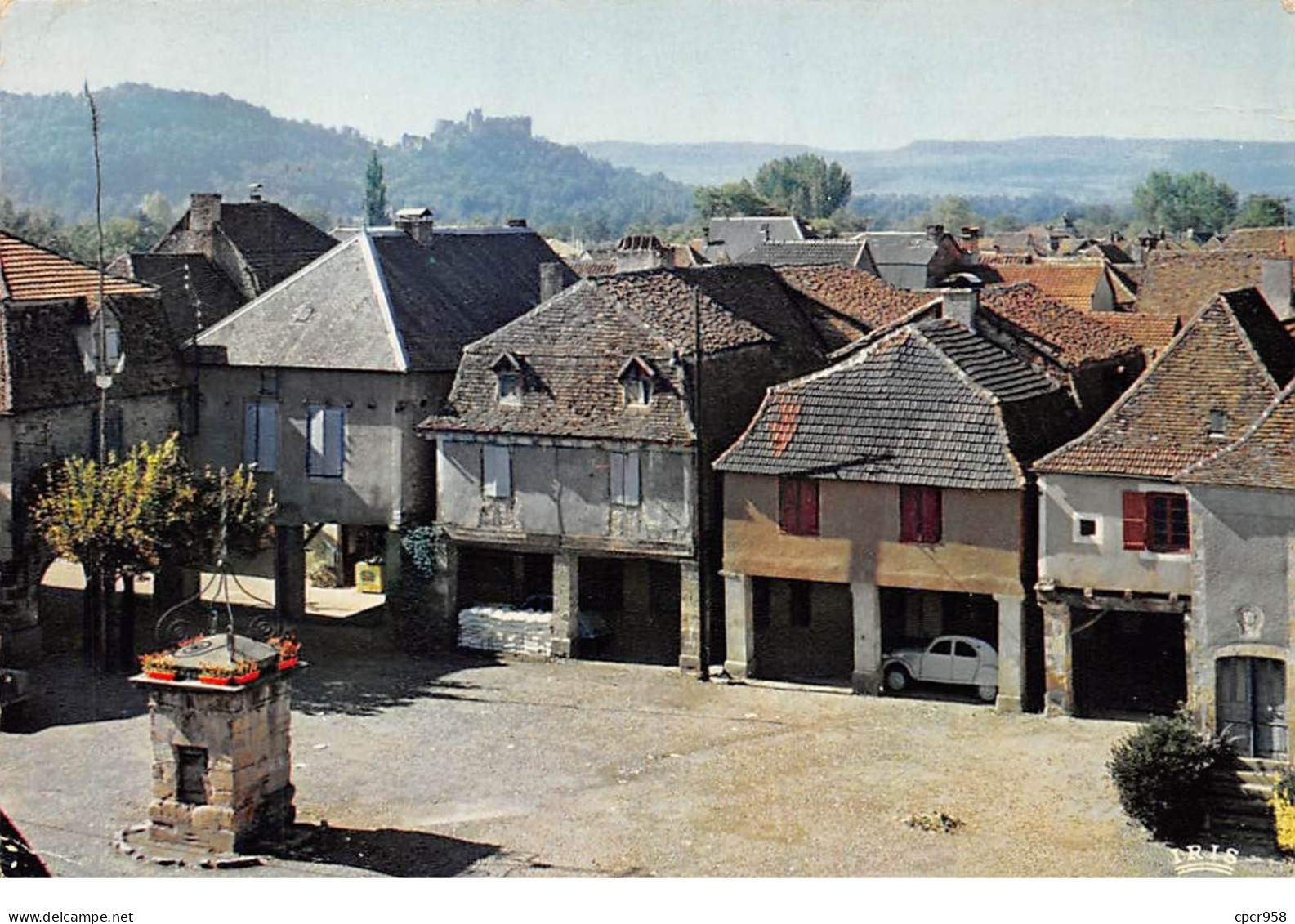 46.AM10734.Bretenoux-en-Quercy.Place Des Couverts.Edit Théojac.2.CPSM 15x10 Cm - Bretenoux