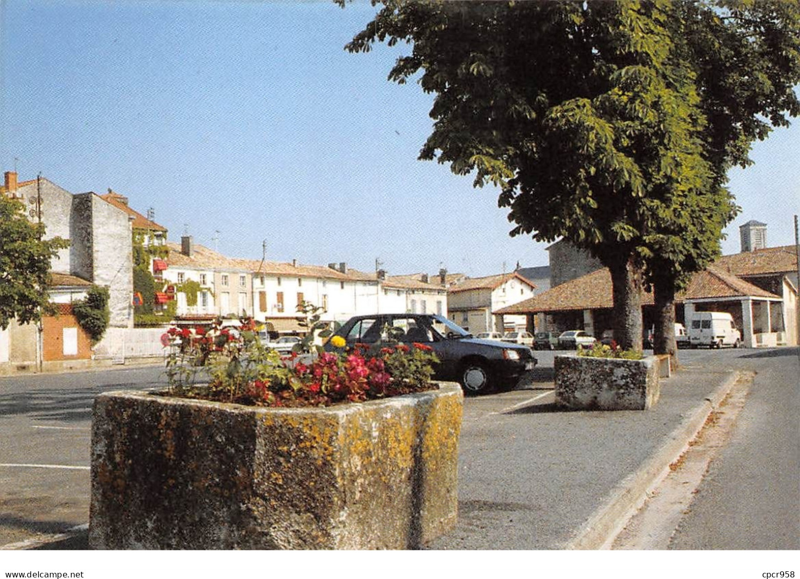 79.AM10398.Chef-Boutonne.Centre Ville.Edit Dubray.416/79.CPSM 15x10 Cm - Chef Boutonne