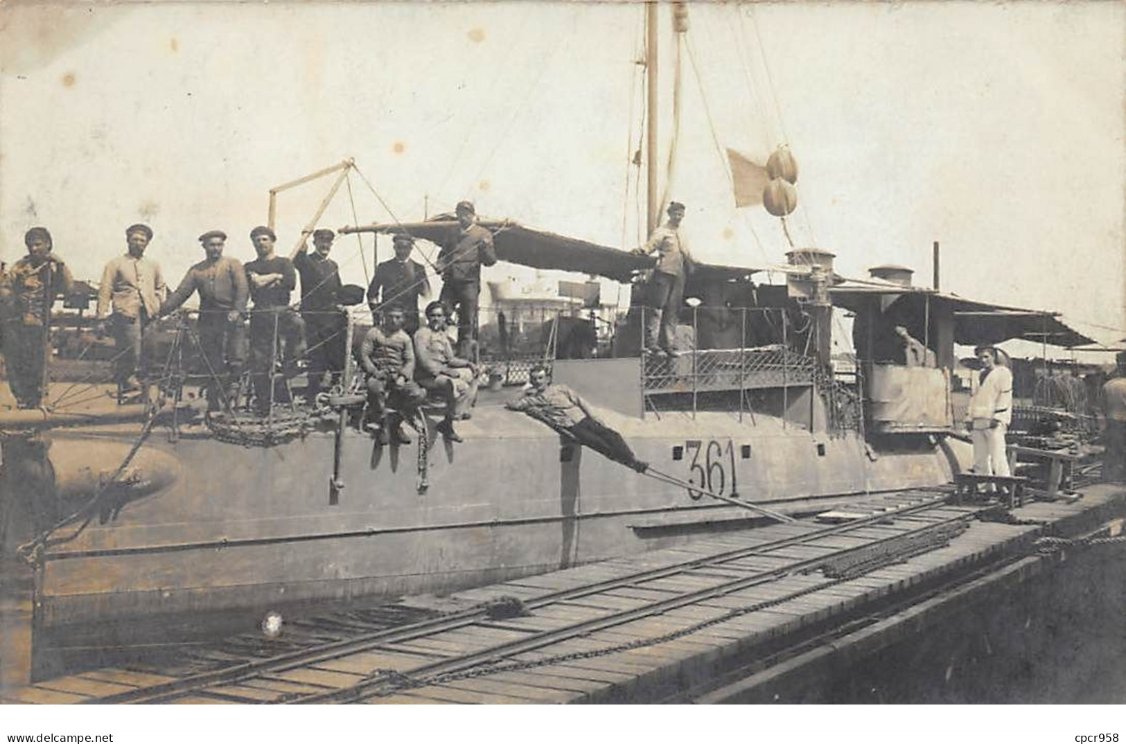 Bateau - N°73744 - Hommes Sur Le Pont D'un Torpilleur 361  - Carte Photo - Submarines