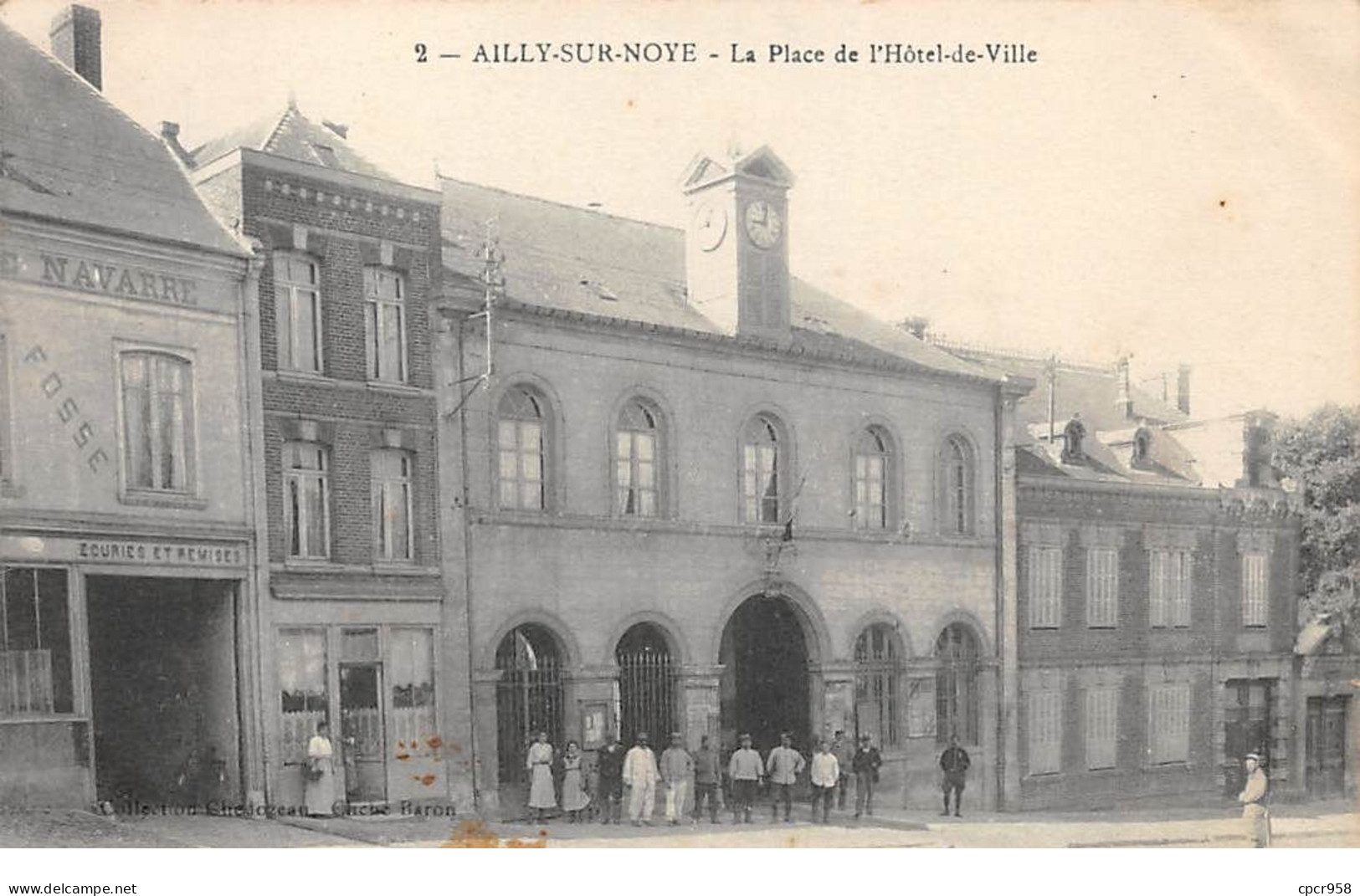 80 - N°75952 - AILLY SUR NOYE - La Place De L'Hôtel-de-Ville - Ailly Sur Noye