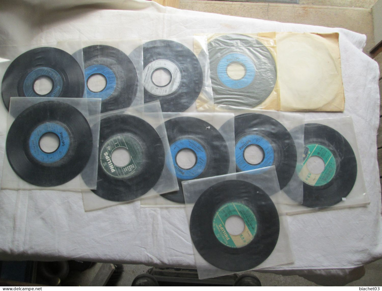 Lot De 11 Vinyles Sans Pochettes De JOHNNY HALLYDAY  (45 Tours) - Other & Unclassified