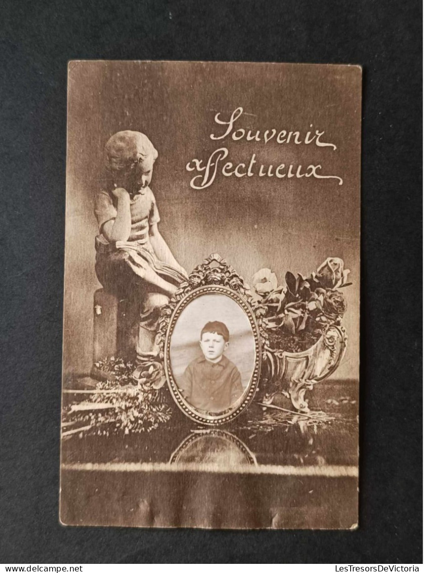 Photographie - Portrait D'un Jeune Garçon Dans Un Médaillon  - Souvenir Affectueux - 1928  - Carte Postale Ancienne - Photographs