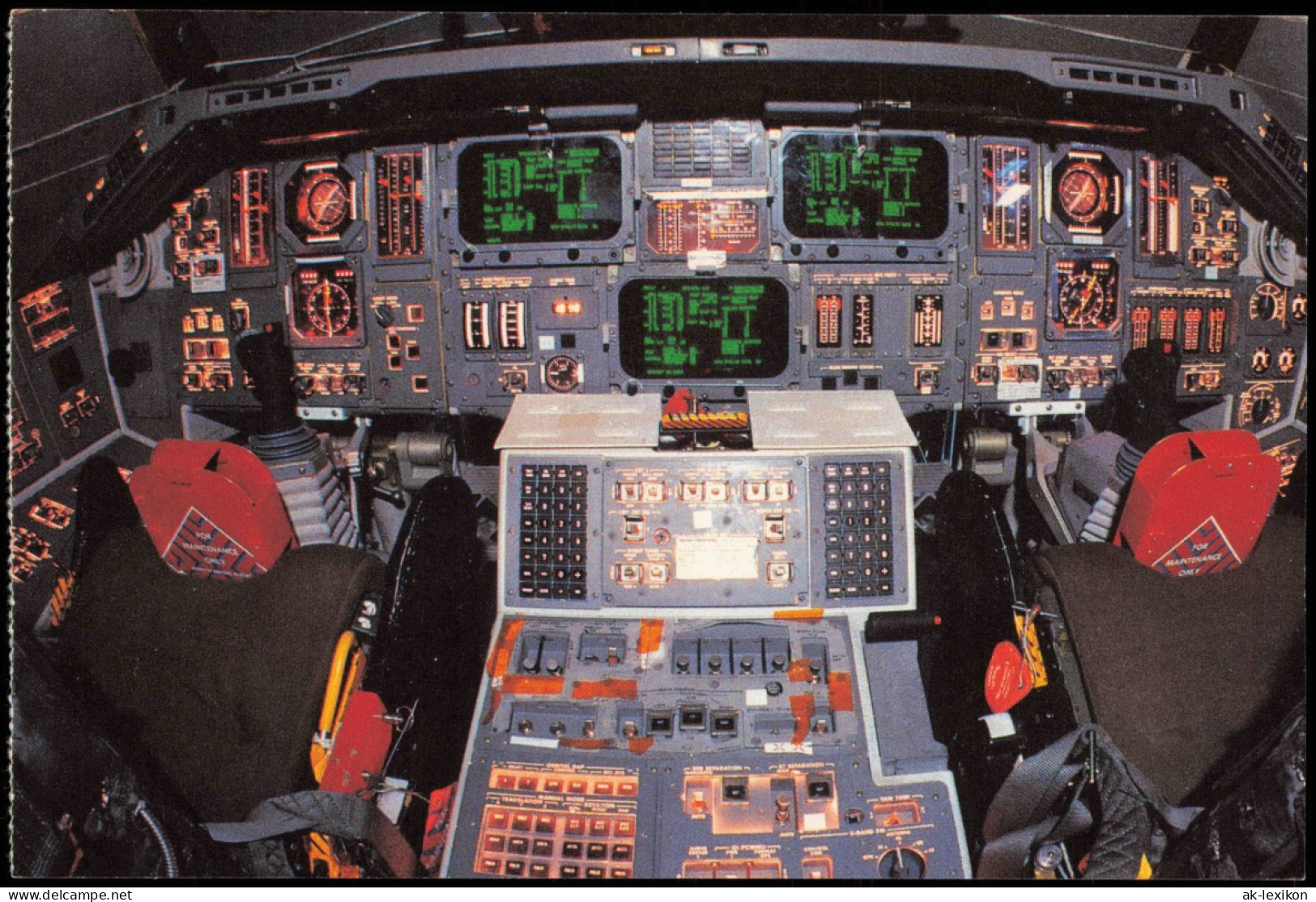 Flugwesen Raumfahrt INTERIOR VIEW OF THE SPACE SHUTTLE FLIGHT DECK 1980 - Raumfahrt