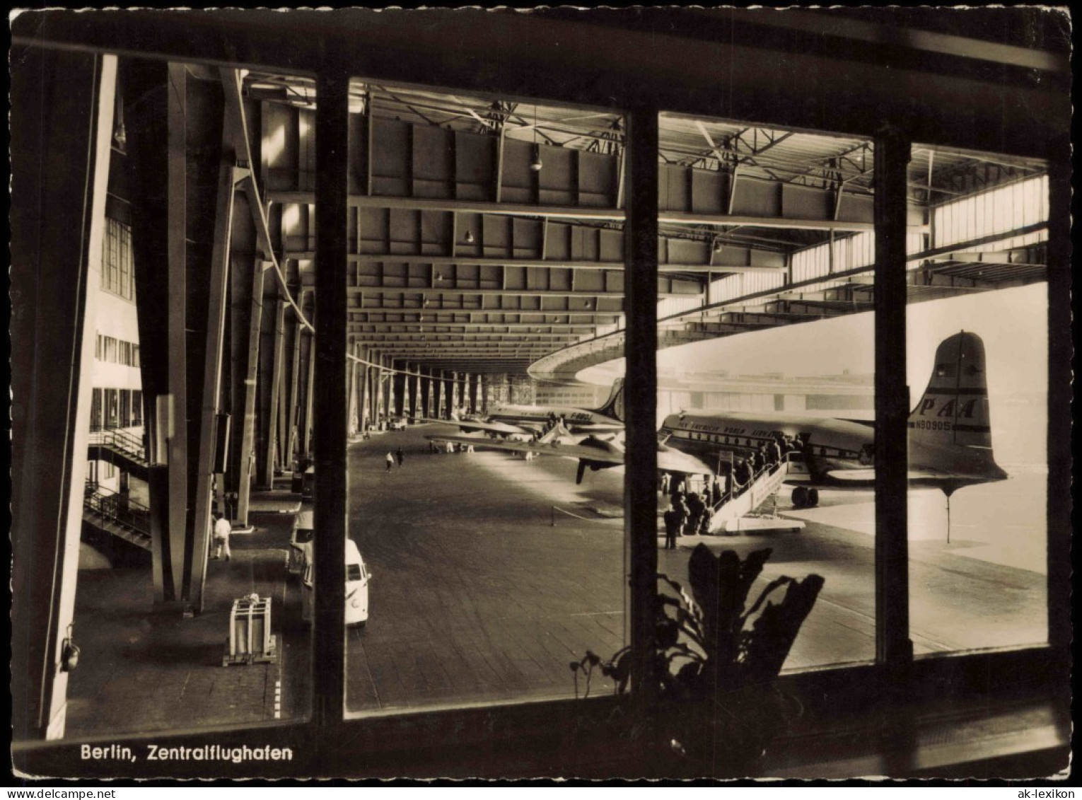 Ansichtskarte Tempelhof-Berlin Flughafen Flugzeug VW Bulli 1958 - Tempelhof