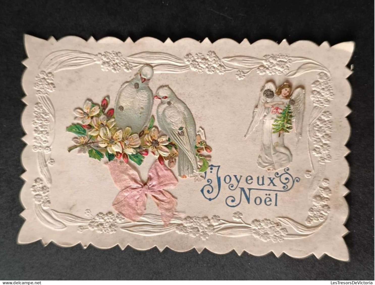 Joyeux Noël - Carte 3D - Ange - Colombe - Bord Relief Et Découpé - Carte Postale Ancienne - Sonstige & Ohne Zuordnung