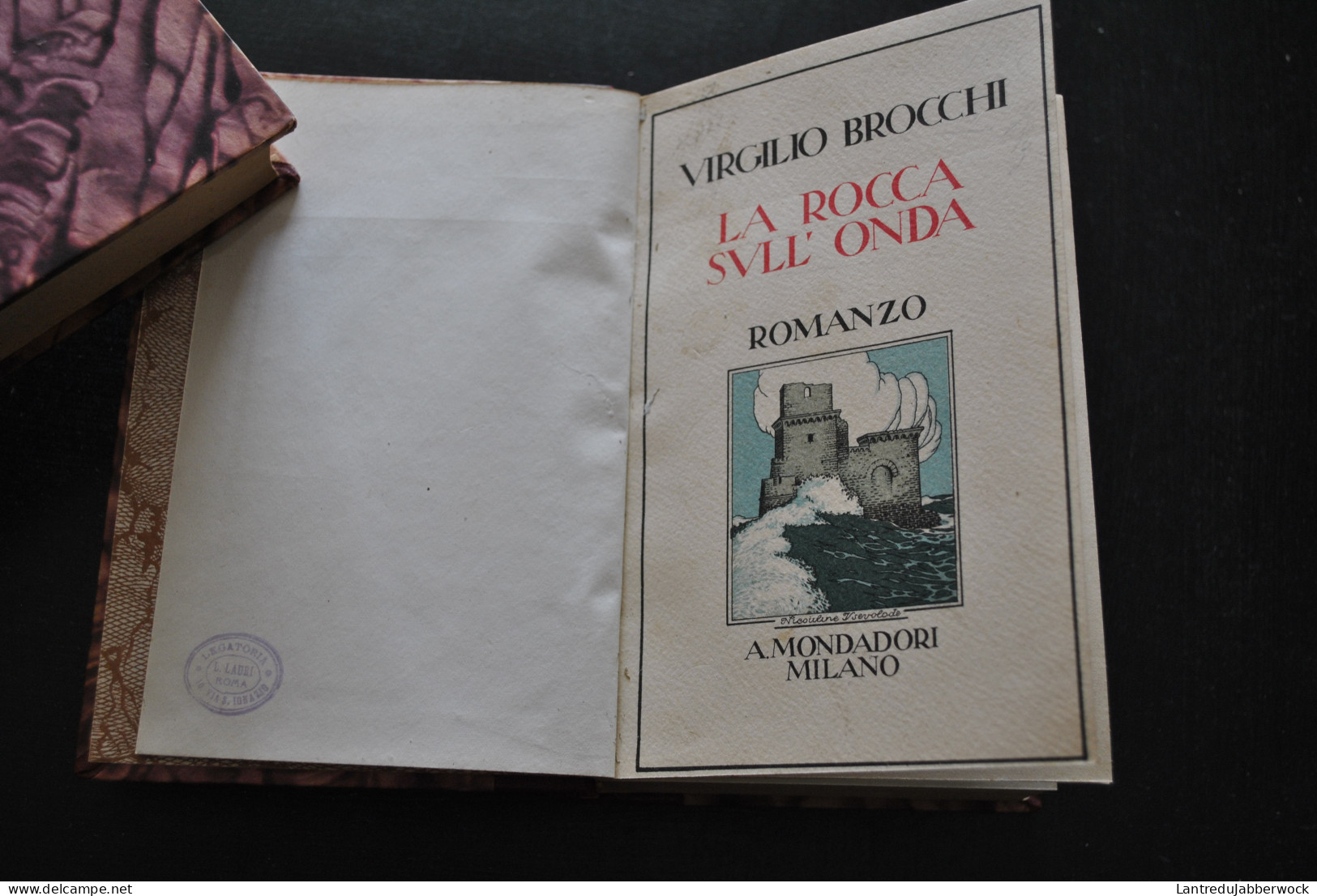 3 Romanzi Rilegatura In Pelle Di Virgilio BROCCHI Figliol D'Uomo Il Posto Nel Mondo Destino In Pugno La Rocca Sull'onda - Libri Antichi