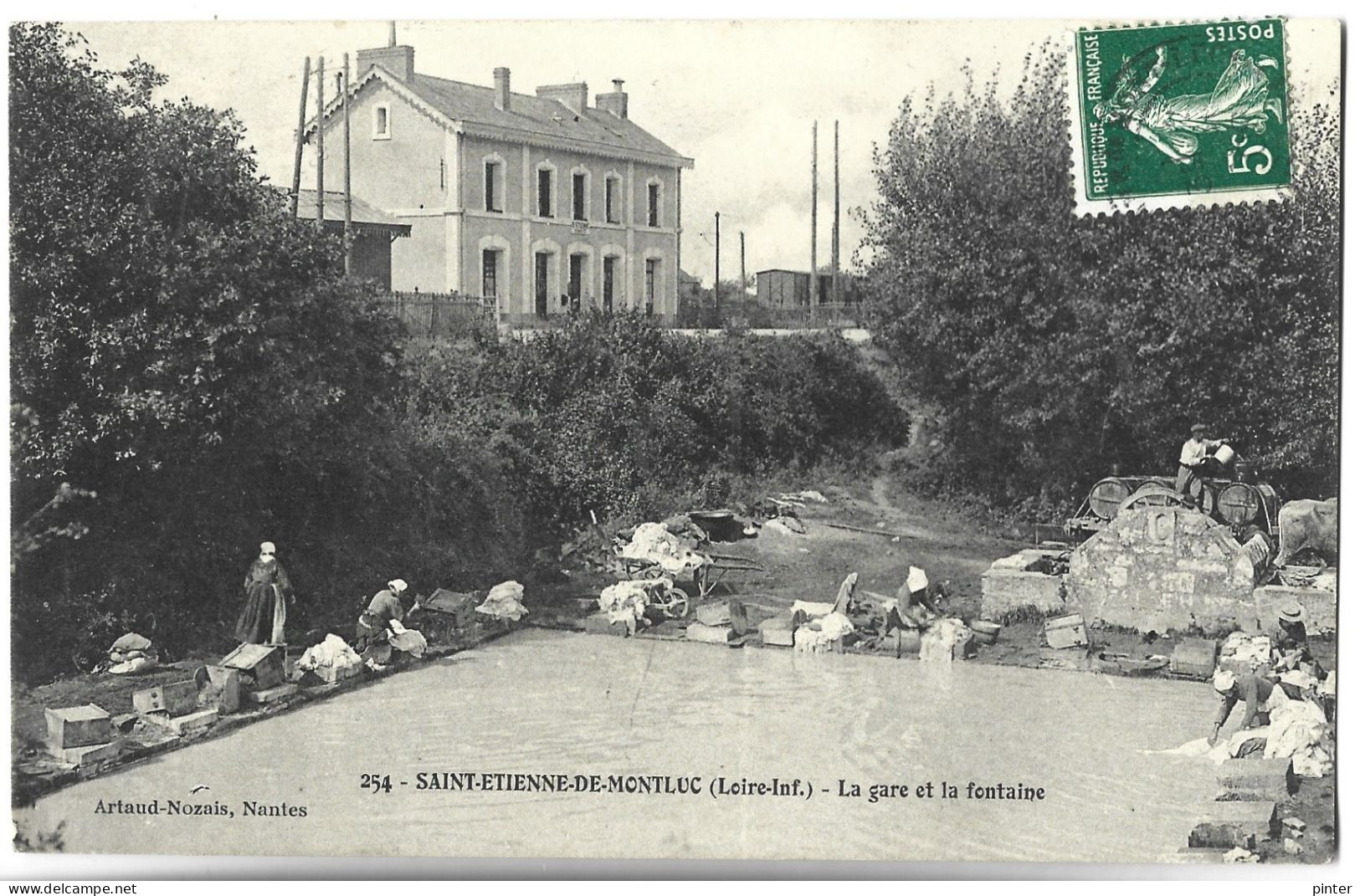 SAINT ETIENNE DE MONTLUC - La Gare Et La Fontaine - Saint Etienne De Montluc