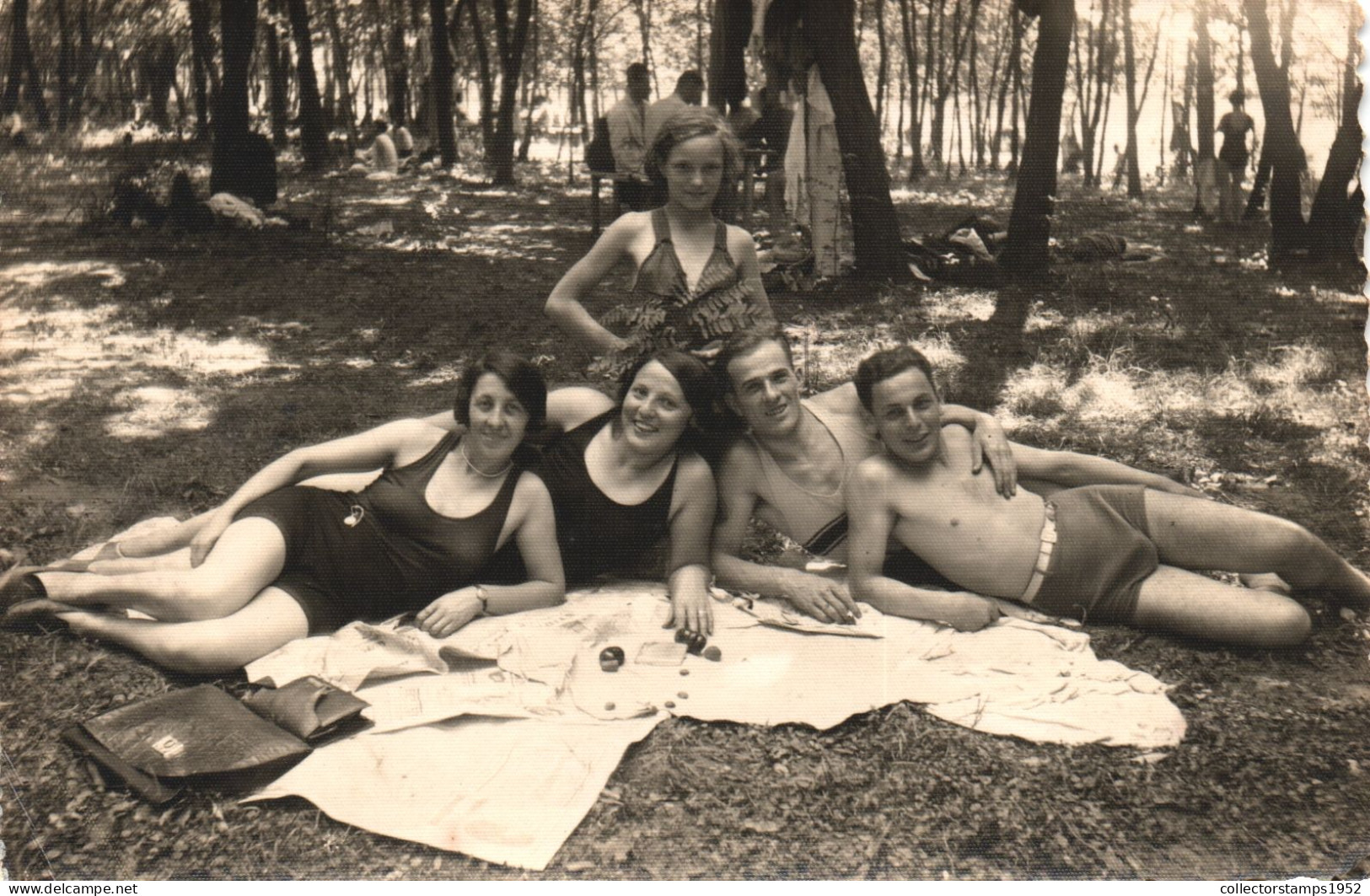 PICNIC, GROUP OF WOMEN AND MEN, ROMANIA, POSTCARD - Romania