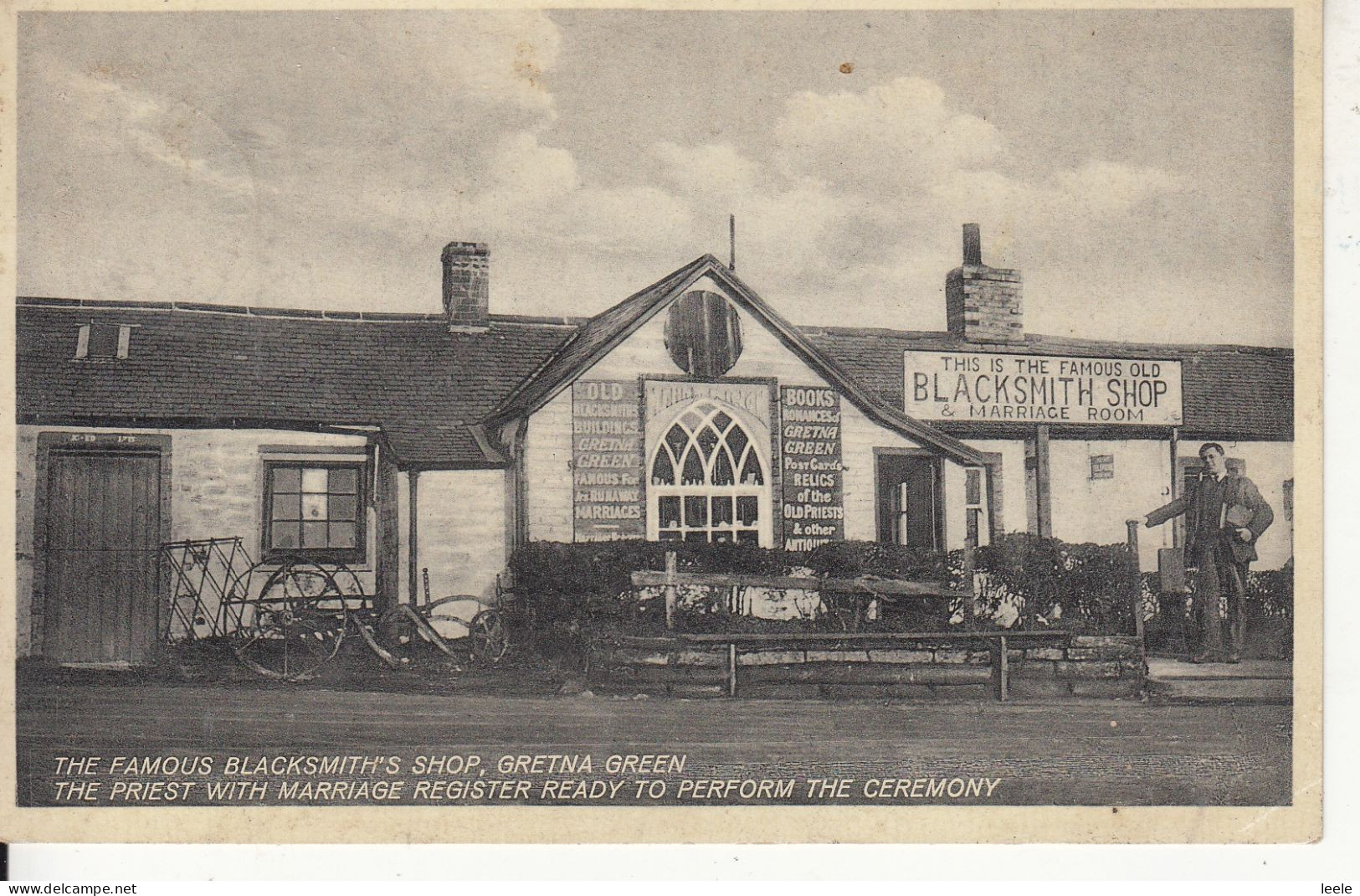 E70. Vintage Postcard. Blacksmiths Shop, Gretna Green With Priest. - Dumfriesshire