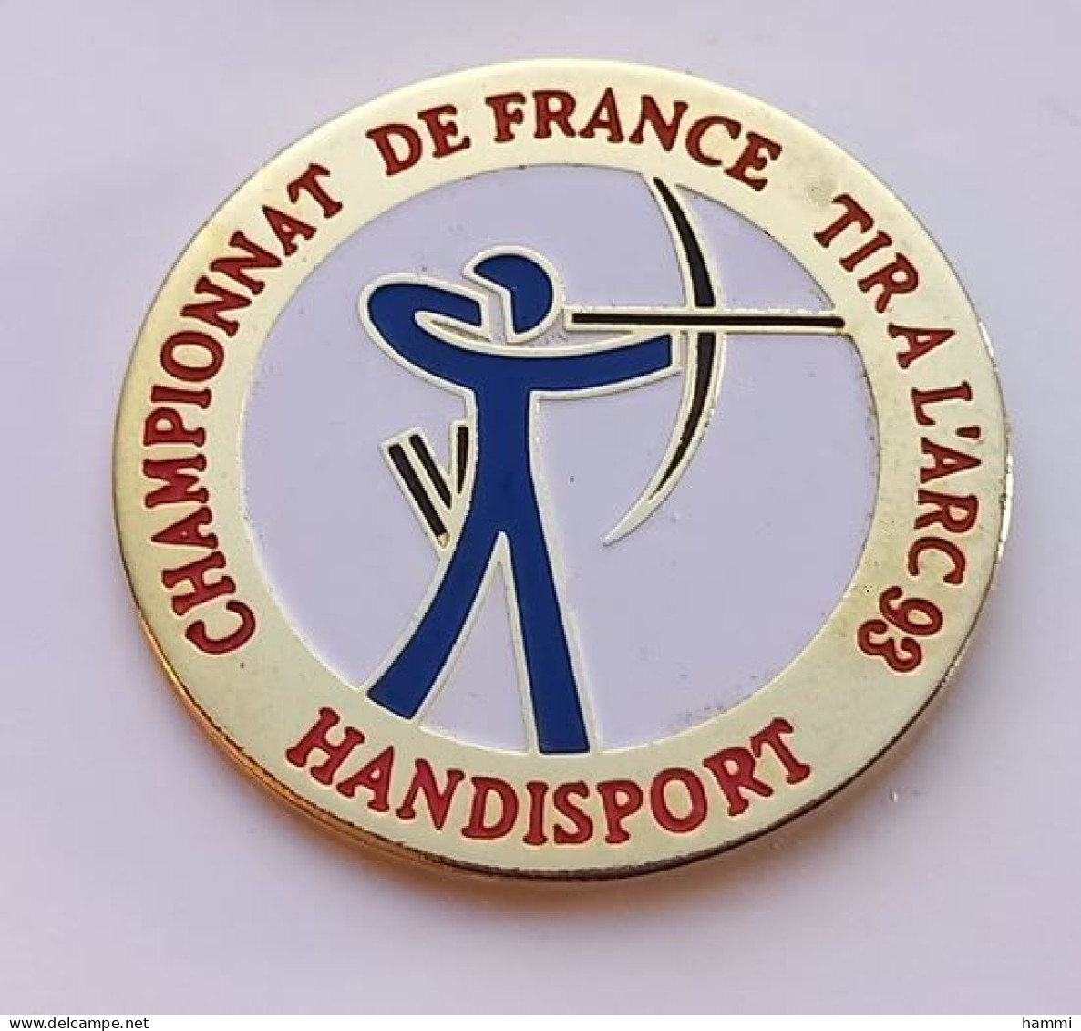 N364 Pin's Tir à L'arc Championnat De France 93 Handisport Handicap Handicapé Achat Immédiat - Tiro Al Arco