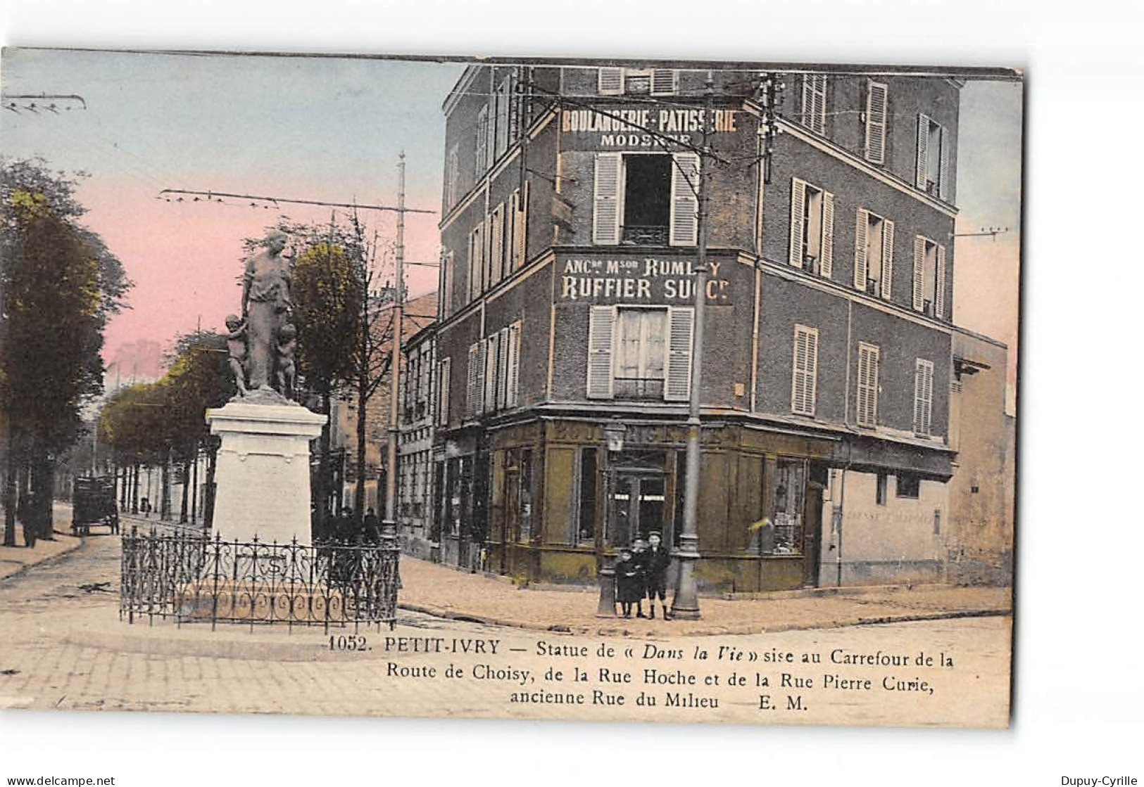 PETIT IVRY - Statue De " Dans La Vie " Au Carrefour De La Route De Choisy - Très Bon état - Ivry Sur Seine