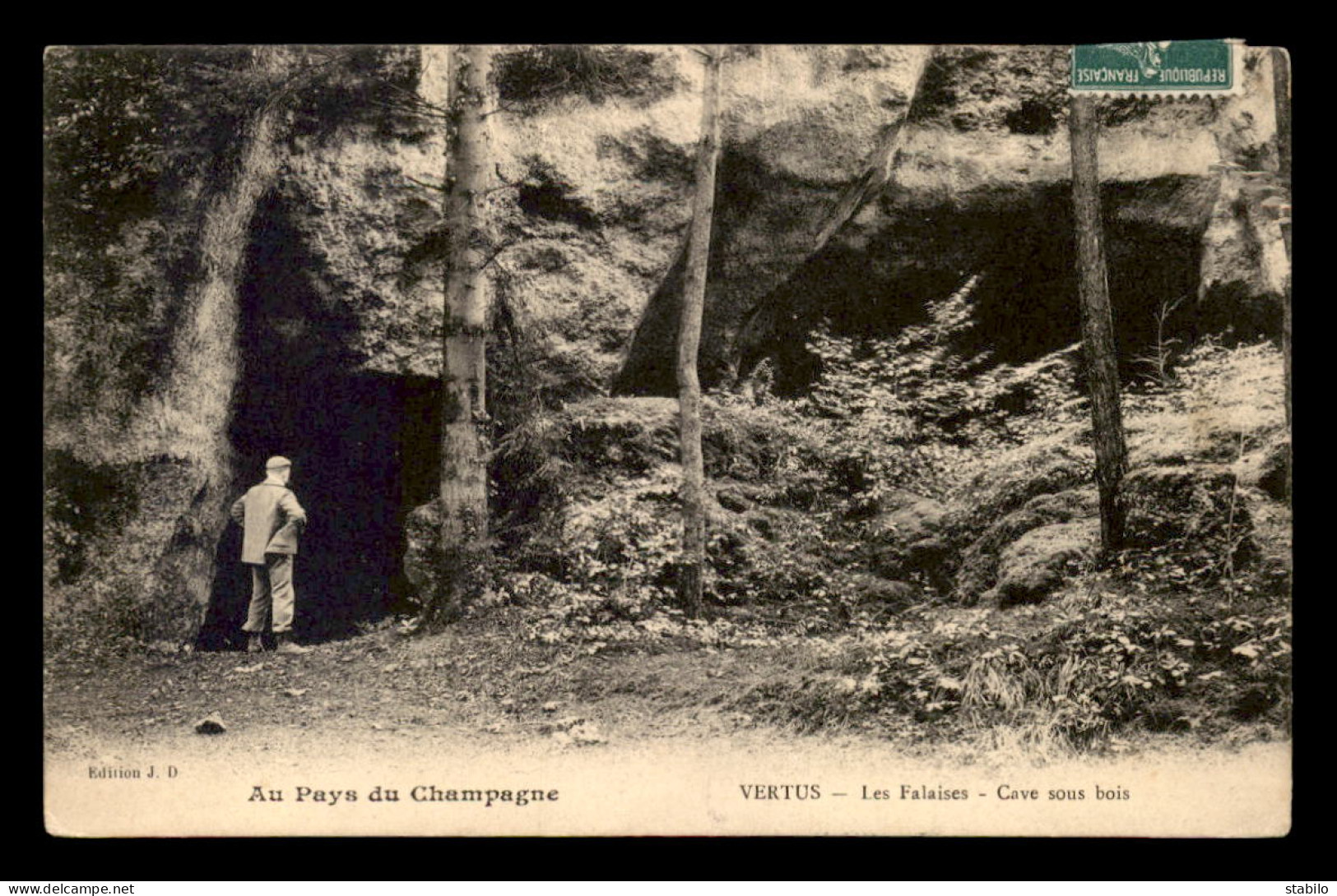 51 - VERTUS - LES FALAISES - CAVE SOUS BOIS - GROTTE - Vertus