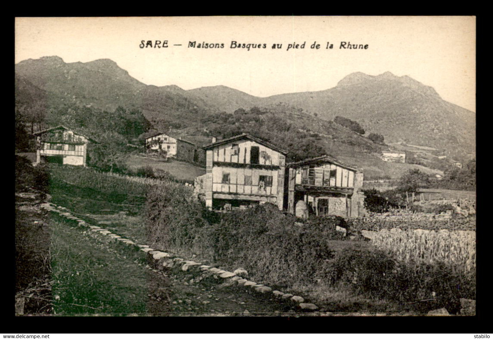 64 - SARE - MAISONS BASQUES AU PIED DE LA RHUNE - Sare