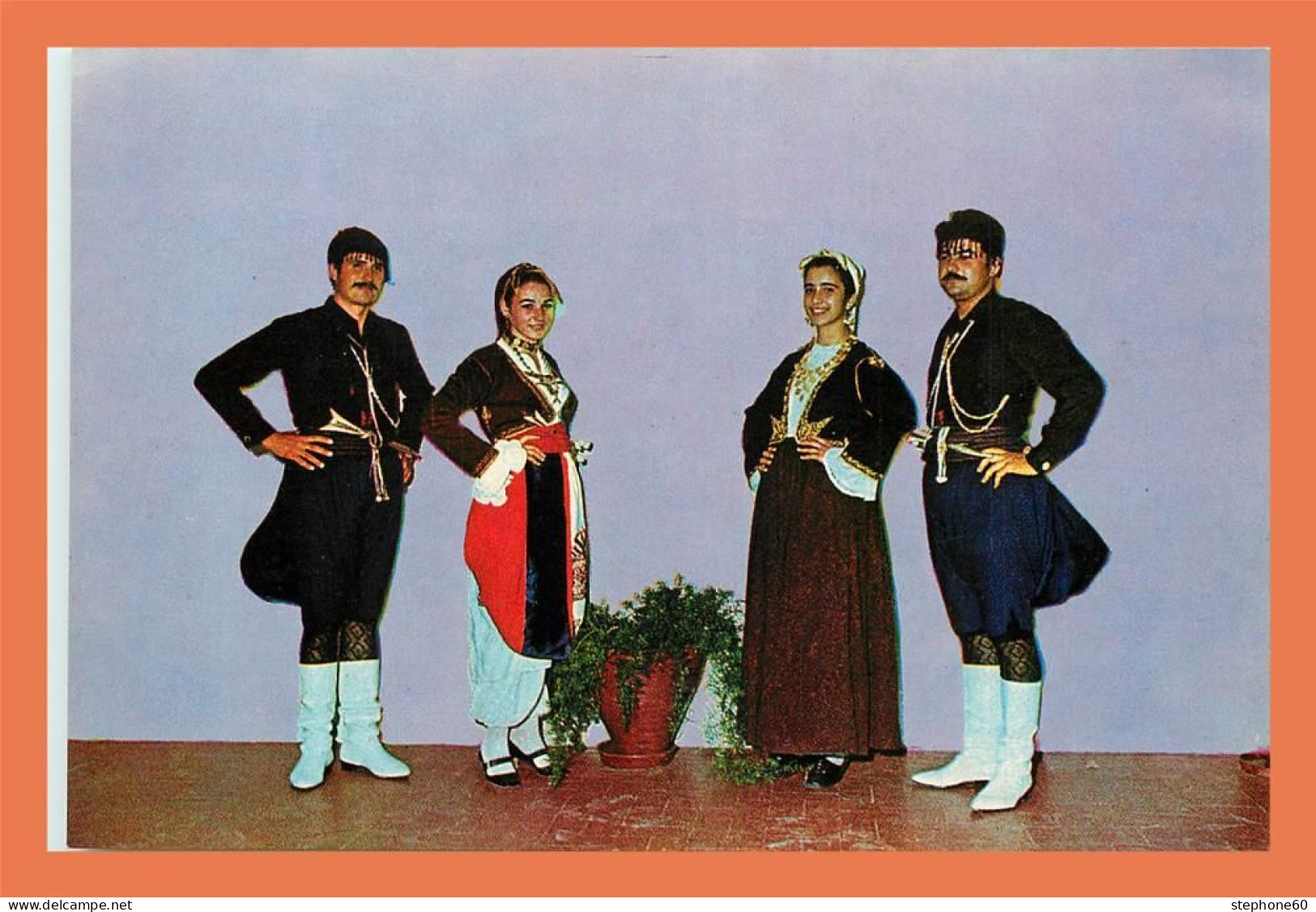 A647 / 115 Grece CRETE Costumes Crétois - Griechenland