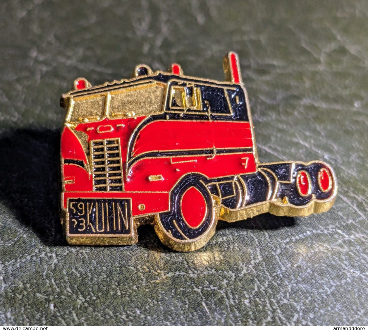 N Pins Lapel Pin Camion Kuhn Truck And Rv Sherwood Concessionnaire Dealer Pin's - Otros & Sin Clasificación