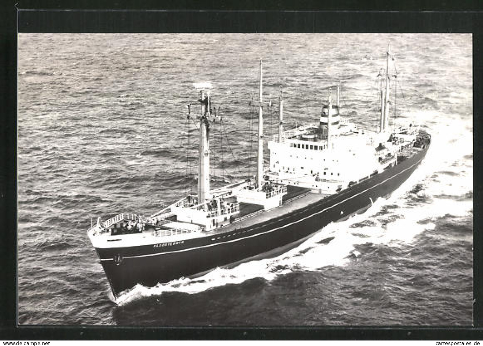 Foto-AK Handelsschiff M. V. Kloosterdyk Der Holland-America-Line Auf Dem Offenen Meer  - Commerce