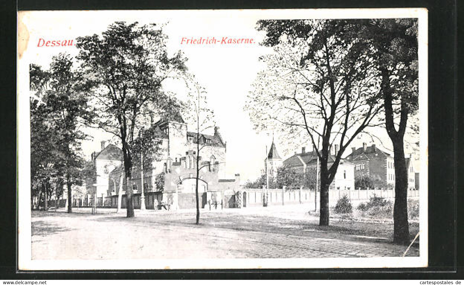 AK Dessau, Strassenpartie Mit Friedrichkaserne  - Dessau