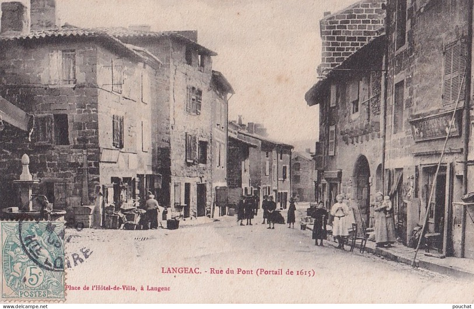 A14-43) LANGEAC - HAUTE LOIRE - RUE  DU  PONT - PORTAIL DE 1615 - ANIMATION - HABITANTS - EN  1905 - Langeac