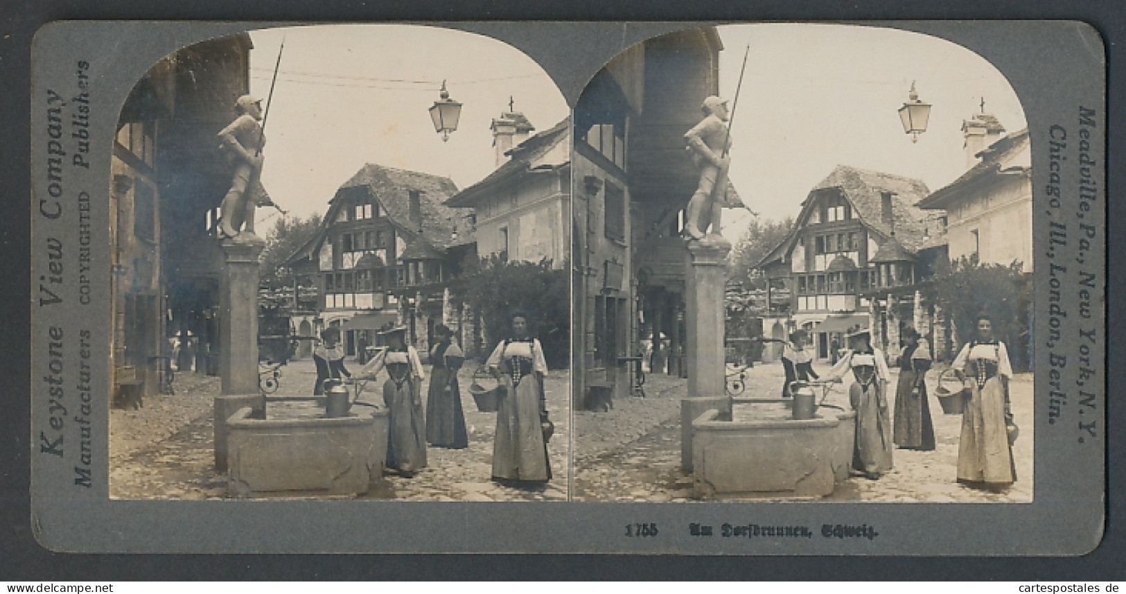 Fotografie Keystone View Comp. Meadville / PA., Frauen In Trachtenkleidern Am Dorfbrunnen In Der Schweiz  - Photos Stéréoscopiques