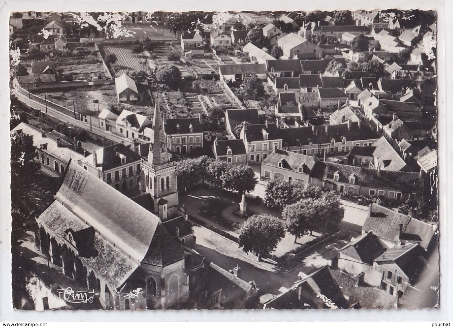 A26-41) CONTRES - LOIR  ET CHER - VUE AERIENNE  - PLACE DES HEROS  ET  L ' EGLISE  - ( 2 SCANS ) - Contres