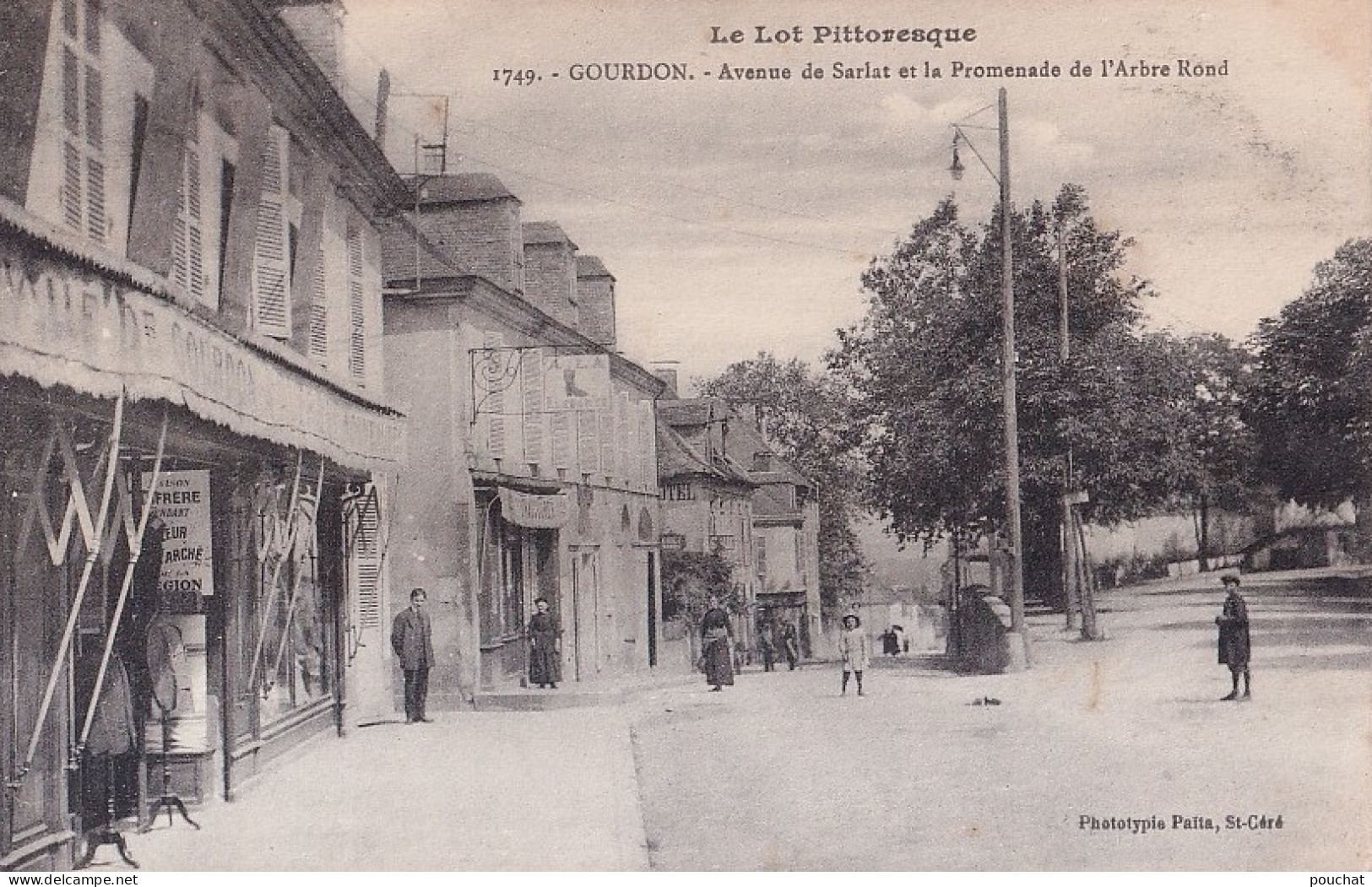 B8-46) GOURDON - LOT - AVENUE DE SARLAT ET LA PROMENADE DE L ' ARBRE ROND - ANIMEE - HABITANTS -  - ( 2 SCANS ) - Gourdon