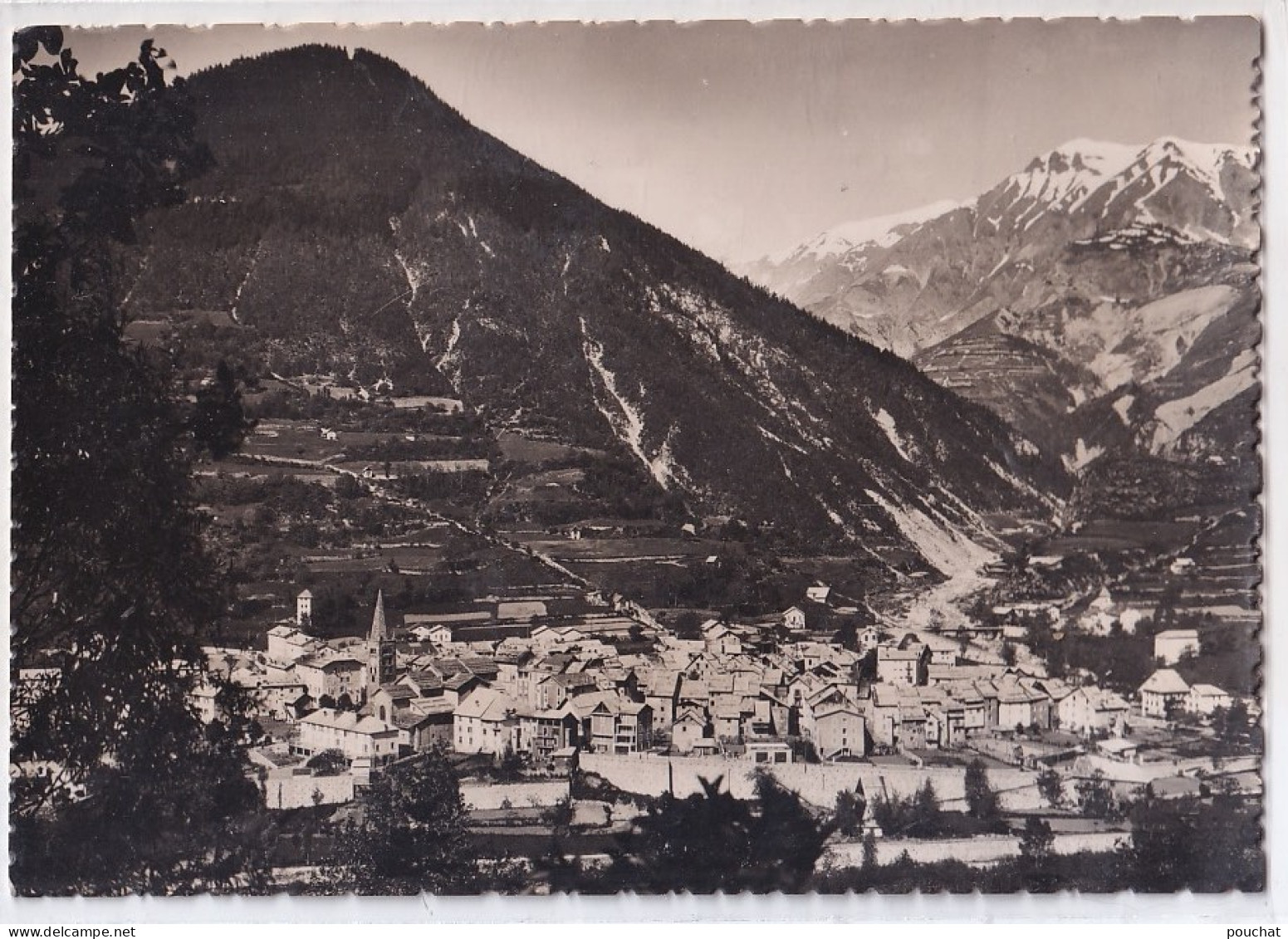 B12-06) SAINT ETIENNE DE TINEE - ALPES  MARITIMES  - VUE GENERALE - ADIT. V. FABRE TABACS - N° 2 - ( 2 SCANS ) - Saint-Etienne-de-Tinée